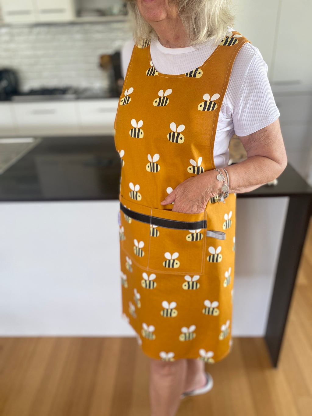 Bees Japanese style cross back kitchen apron. Crafting, gardening, no ties apron.