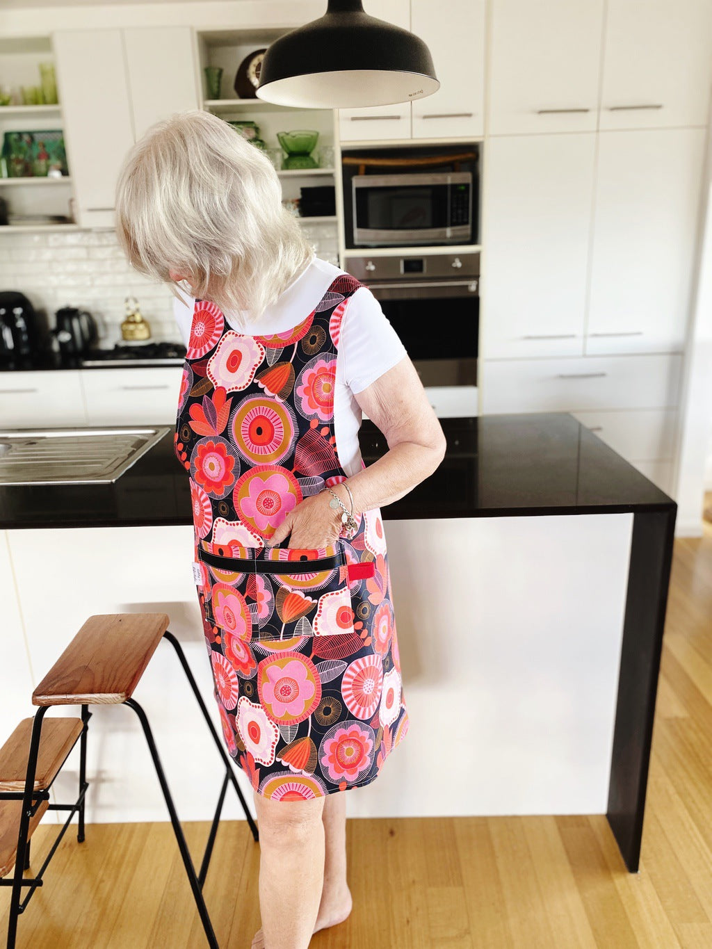 Red floral Japanese style cross back kitchen apron. Crafting, gardening, no ties apron.