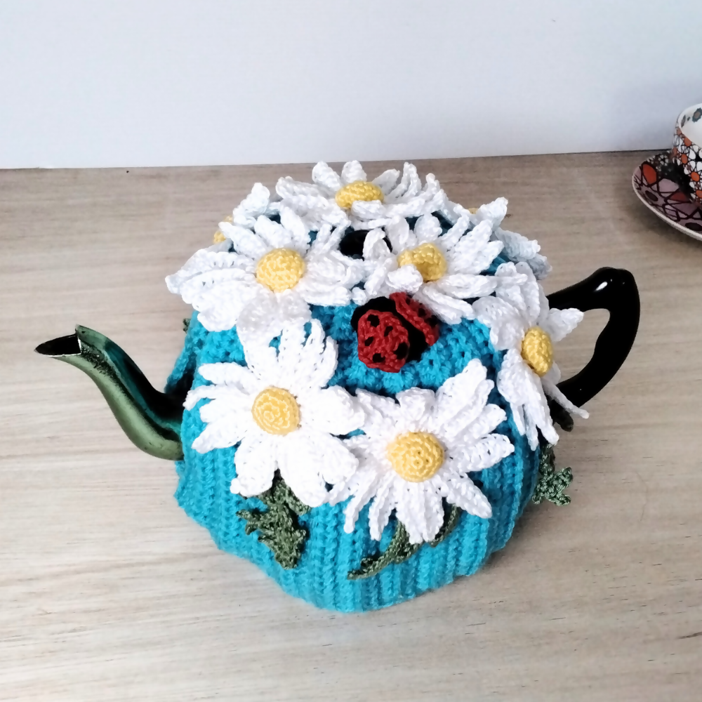 Daisies-and-ladybird-medium-teacosy-alternate-teapot-right-Australian-made-watch-the-birdy-crochet