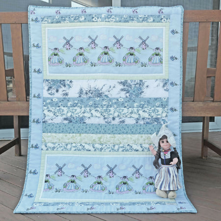 Cot or play quilt. Dancing Dutch girls, handmade. 50% discount