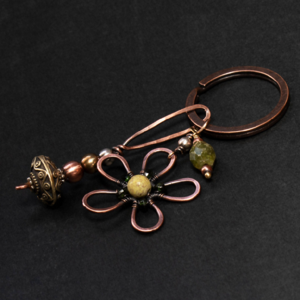 GREEN GEMSTONE KEYCHAIN / KEYRING