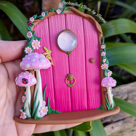 Hand‑Sculpted Pink Fairy Door – Polymer Clay Enchantment