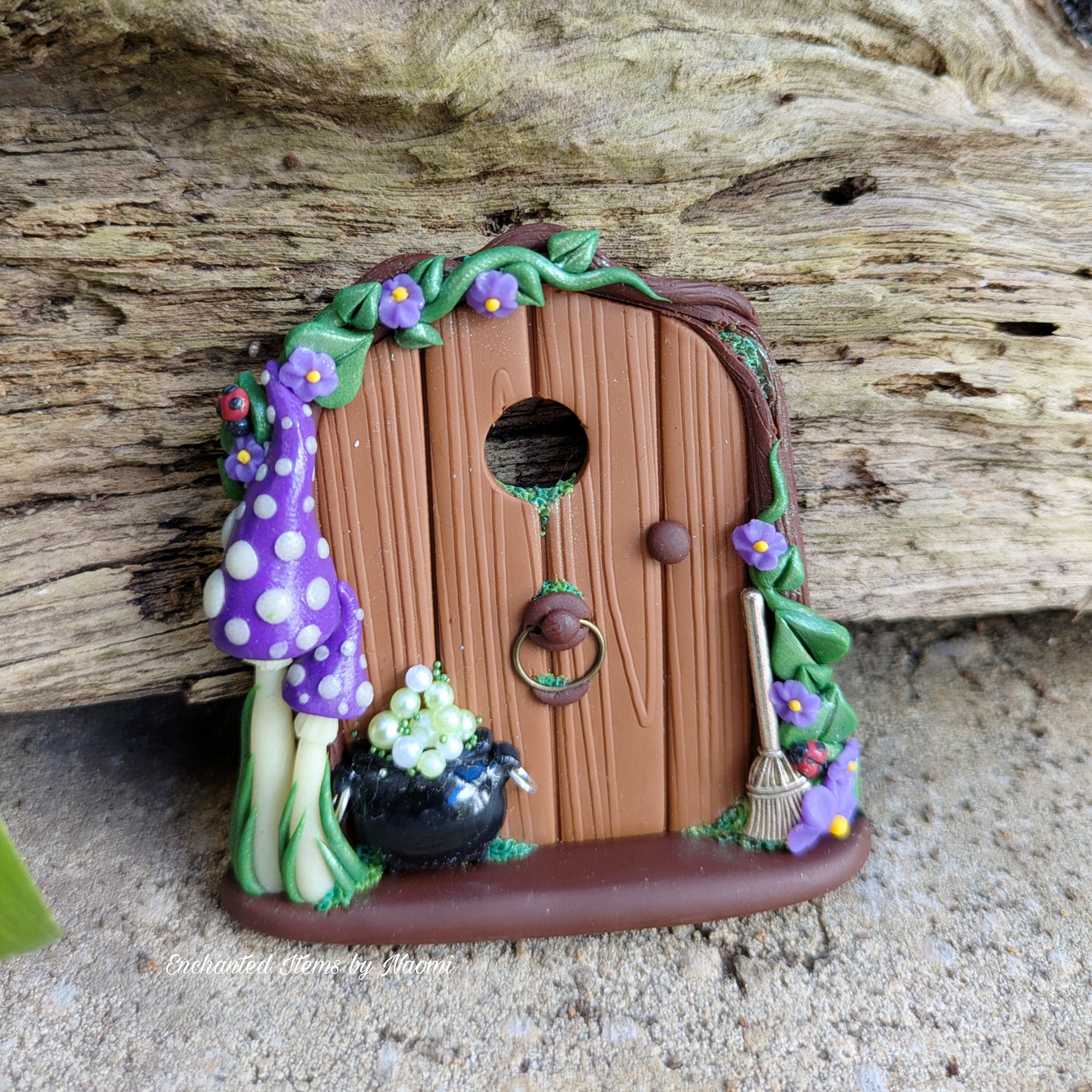 Mini Witch Fairy Door – Glow-in-the-Dark Mushroom Stems & Spots