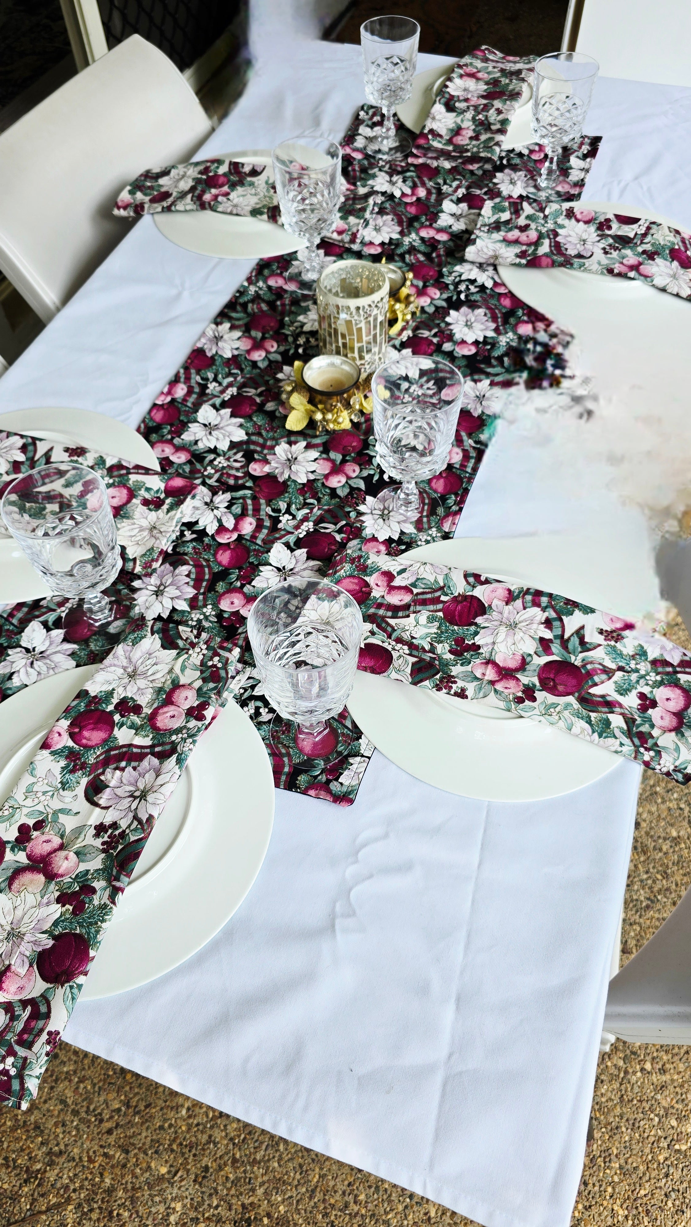 Christmas Design Table Runner + 6 Napkins