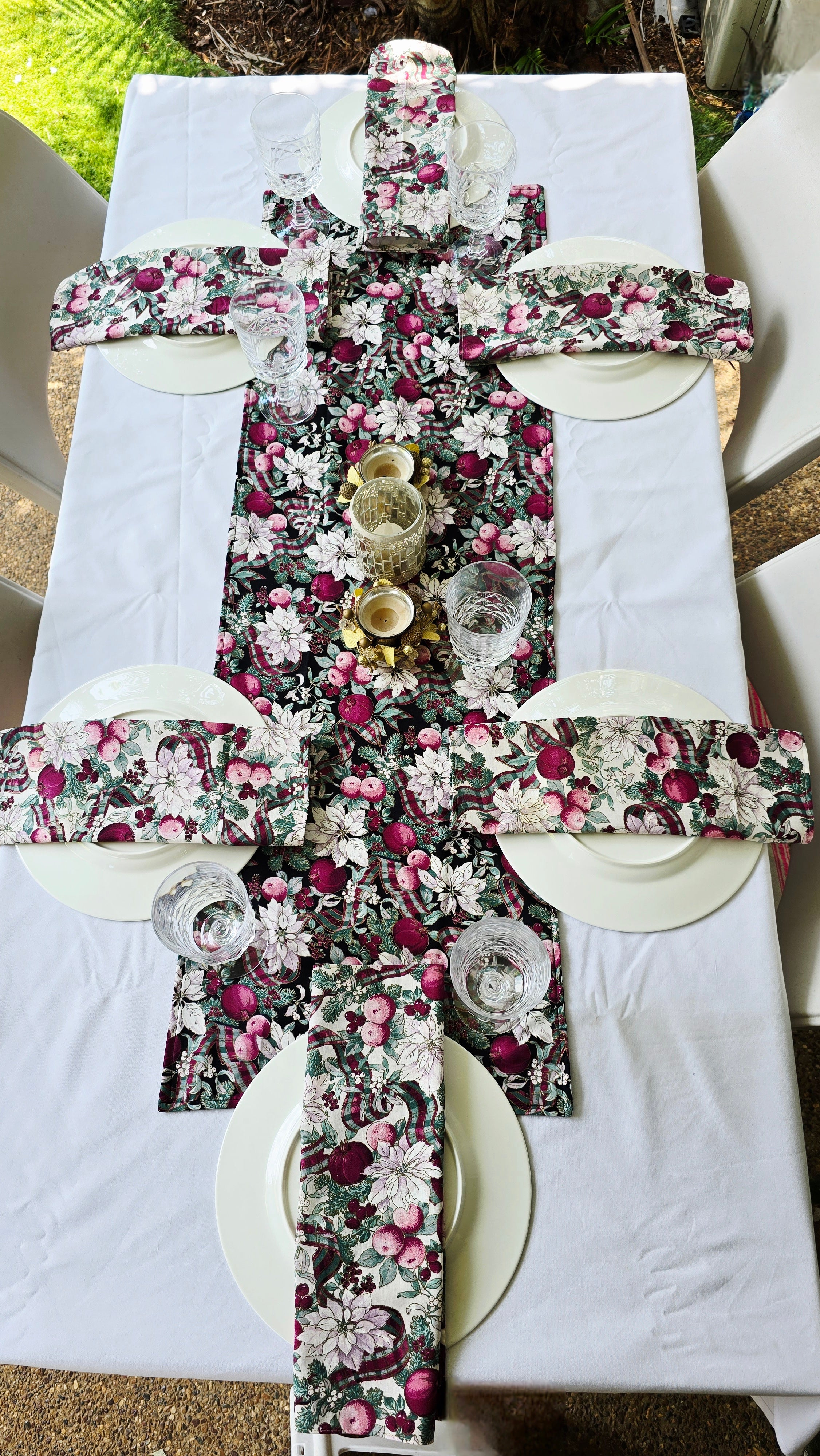 Christmas Design Table Runner + 6 Napkins