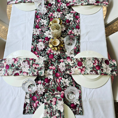 Christmas Design Table Runner + 6 Napkins