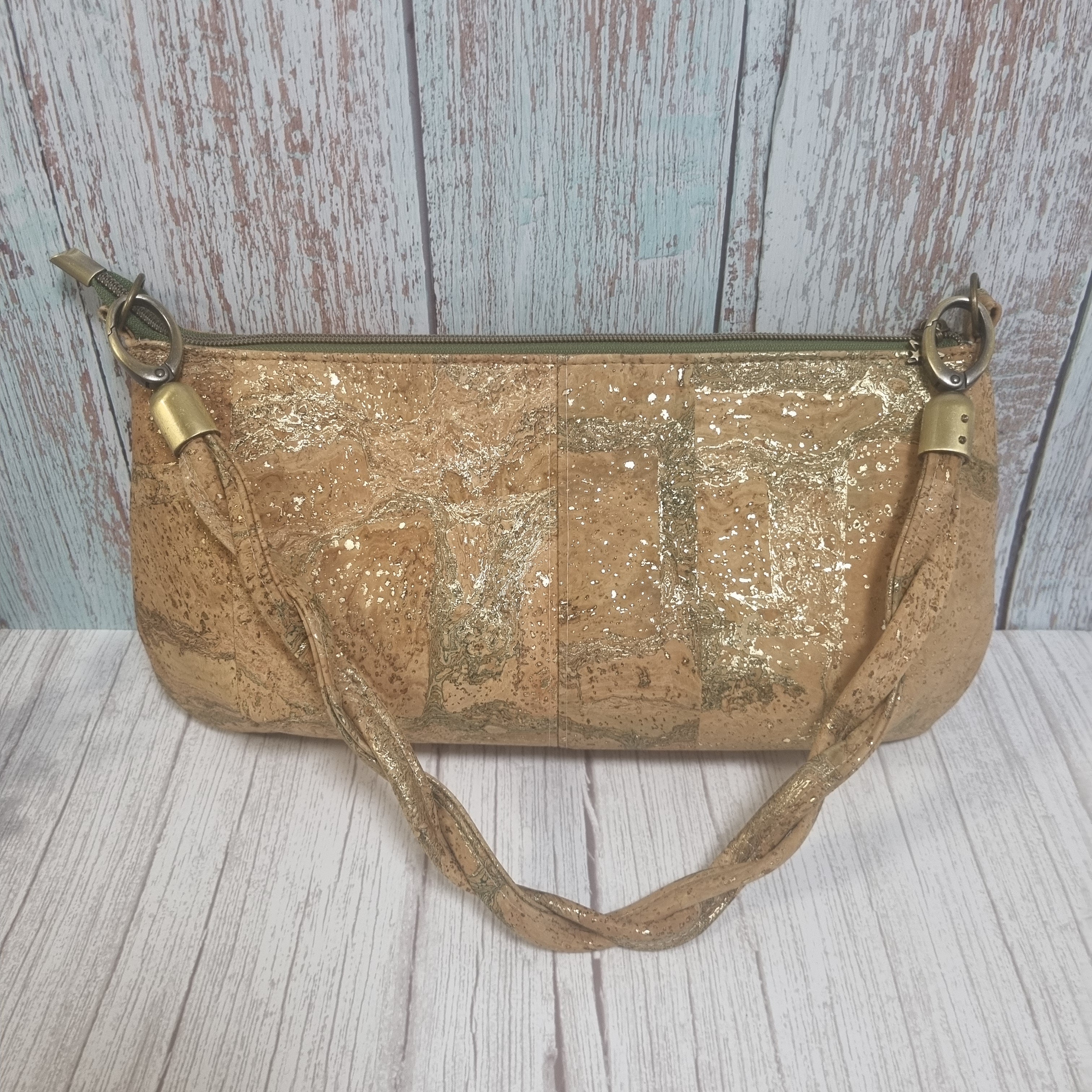 Cork Handbag with Decorative Handle in Natural Pattern | Modern Style