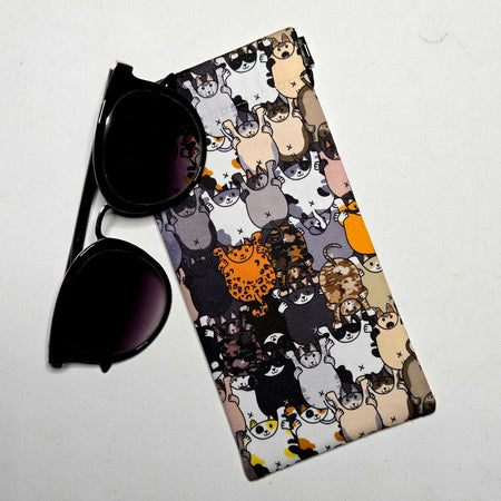 Sunglasses Pouch in Funny Mooning Cats Design