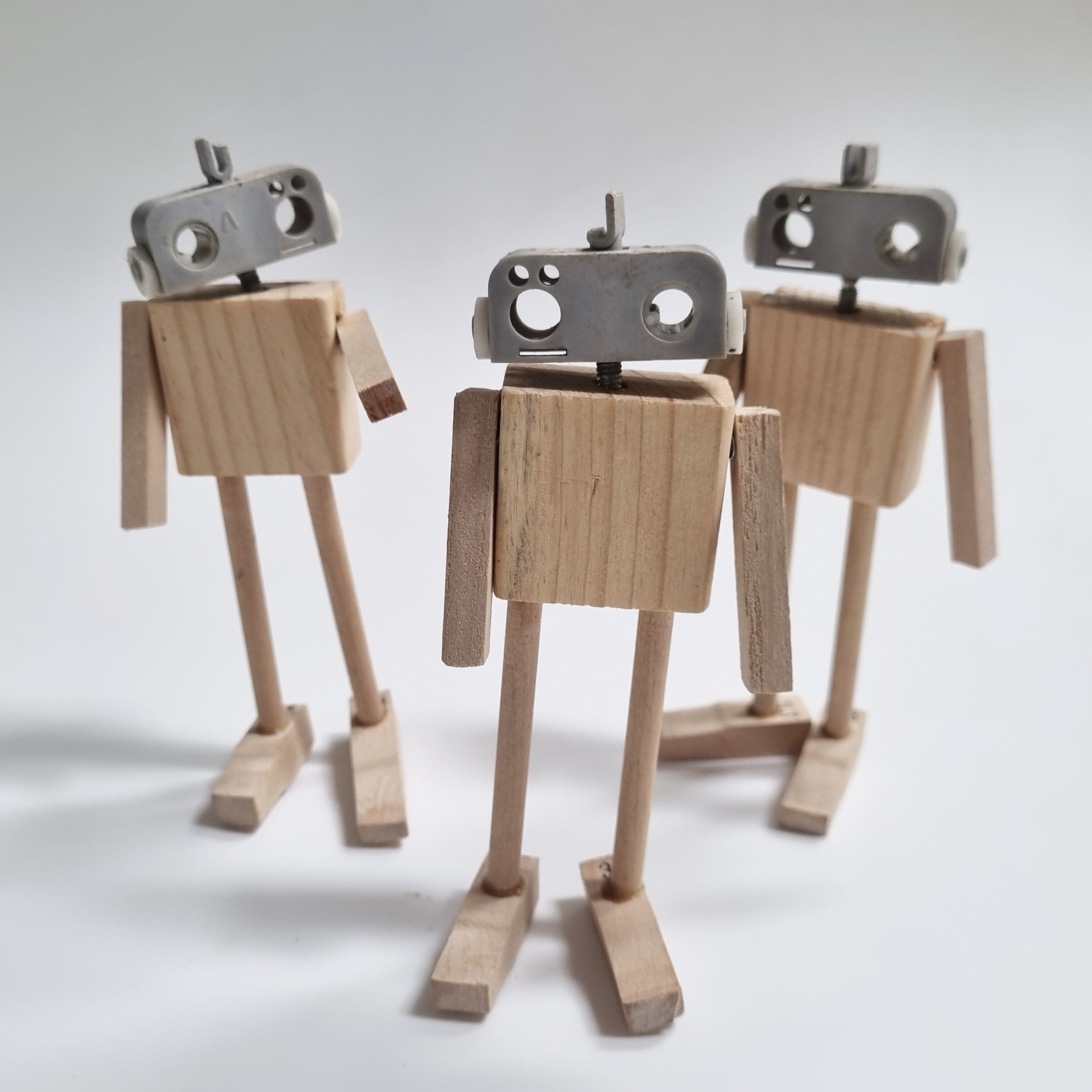 Remade, Reimagined: Ultra Minimal Bot Created from Waste Material