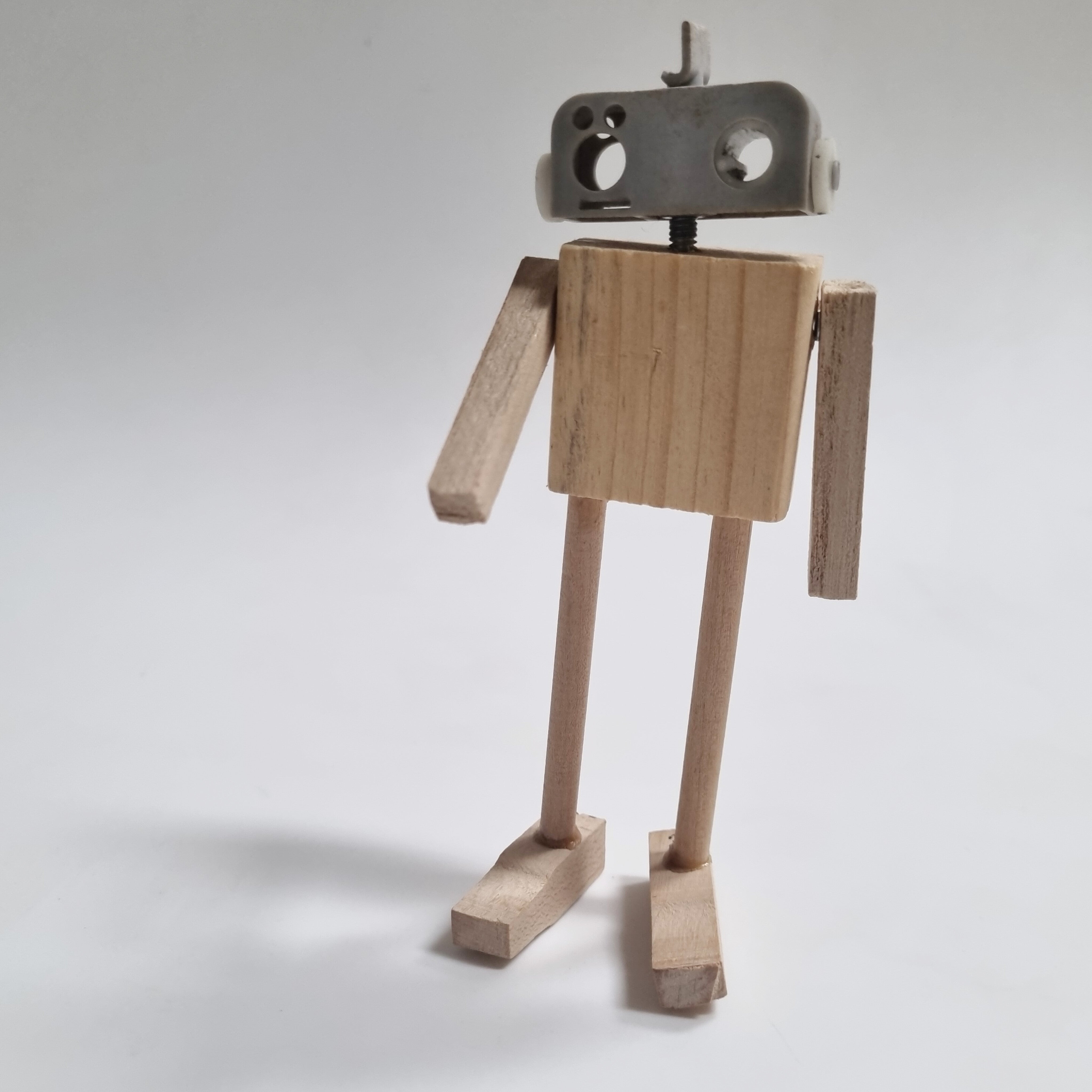 Remade, Reimagined: Ultra Minimal Bot Created from Waste Material