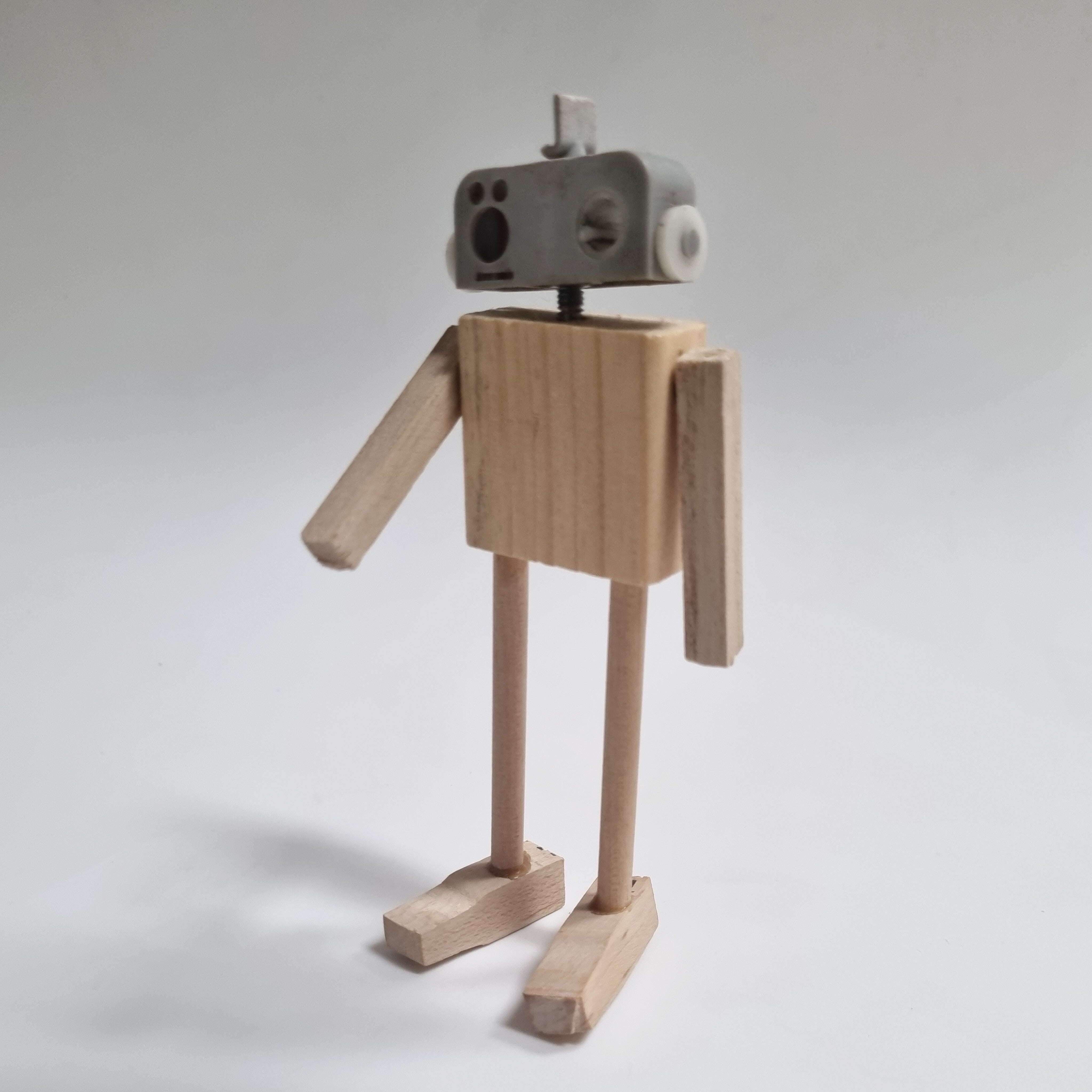 Remade, Reimagined: Ultra Minimal Bot Created from Waste Material