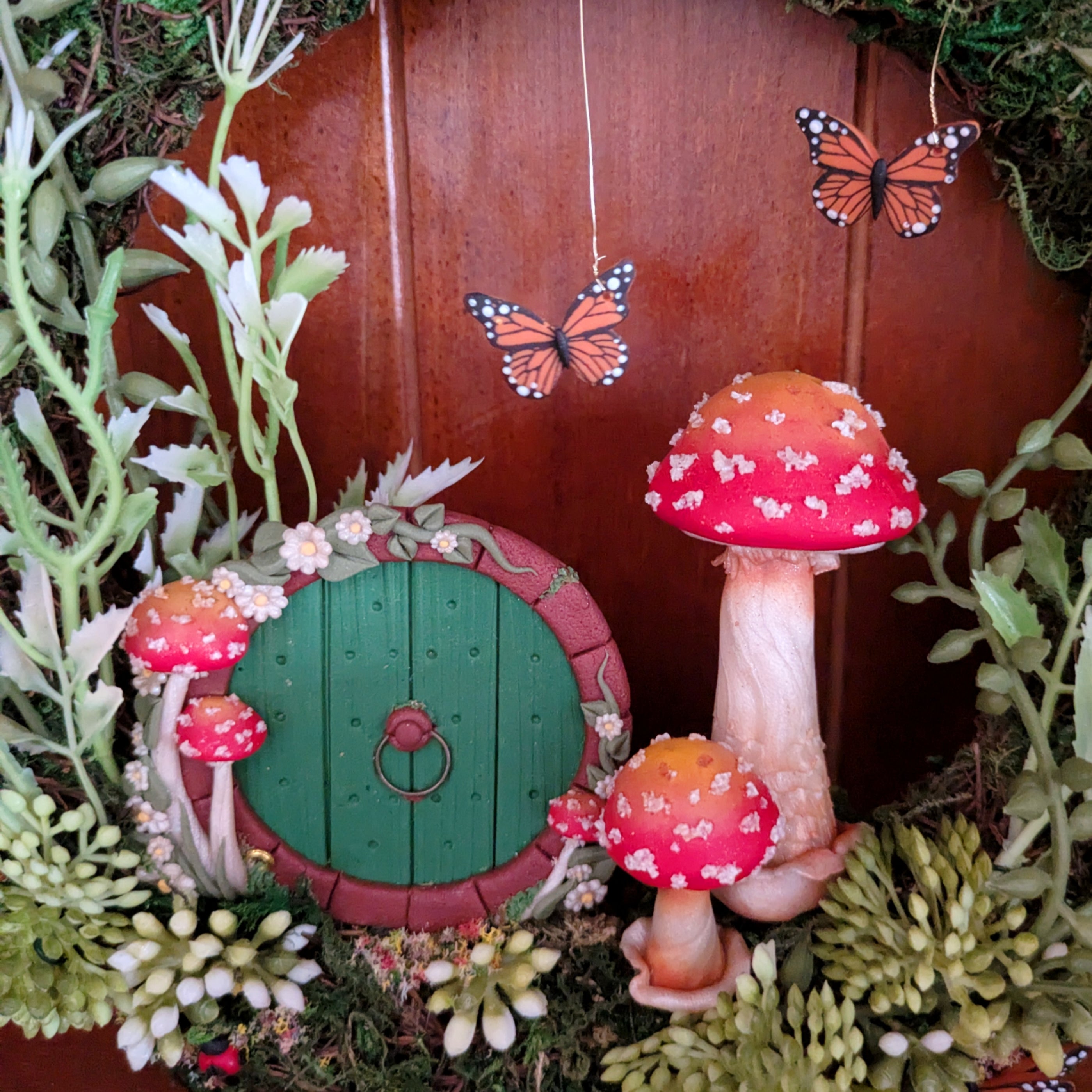 Hobbit Door & Amanita Mushroom Wreath – Enchanted Forest Decor