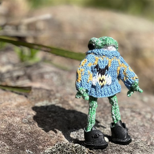 Handmade Poseable Frog Figurine 12cm Dress/Sweater