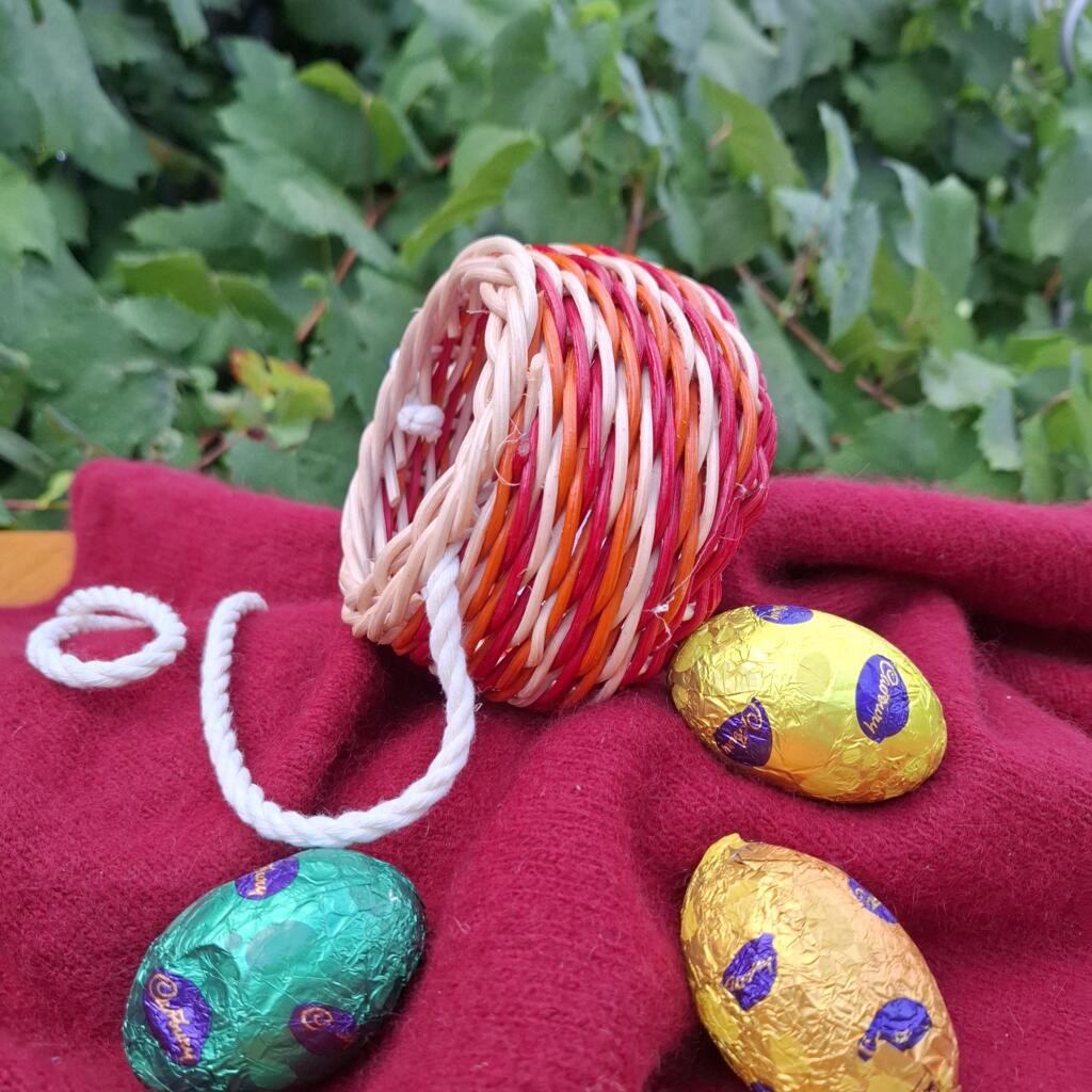 EASTER BASKET HANGING GARLIC CHILD
