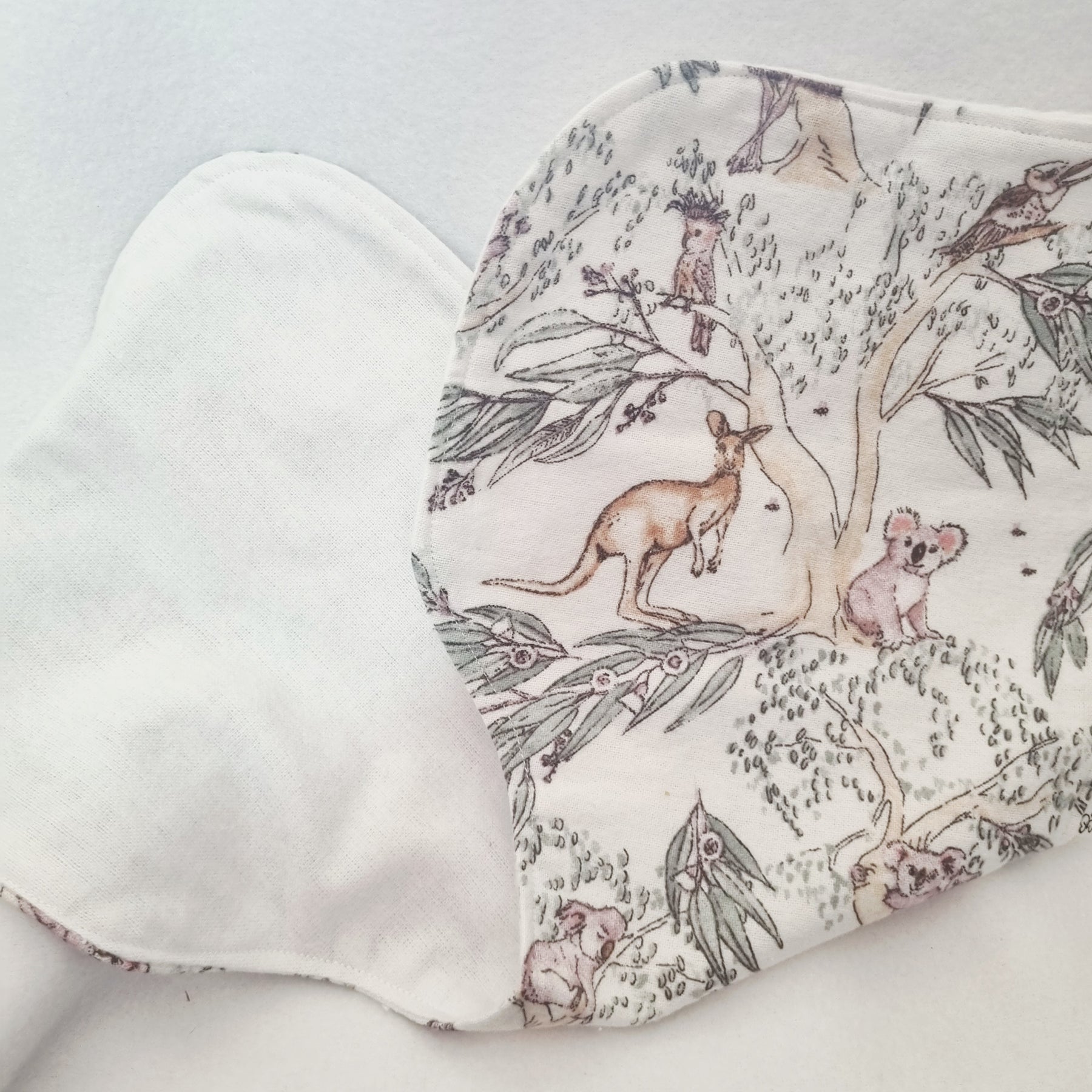 Handmade - Australiana - Kangaroo - 3-piece Baby Shower set - BB40/2