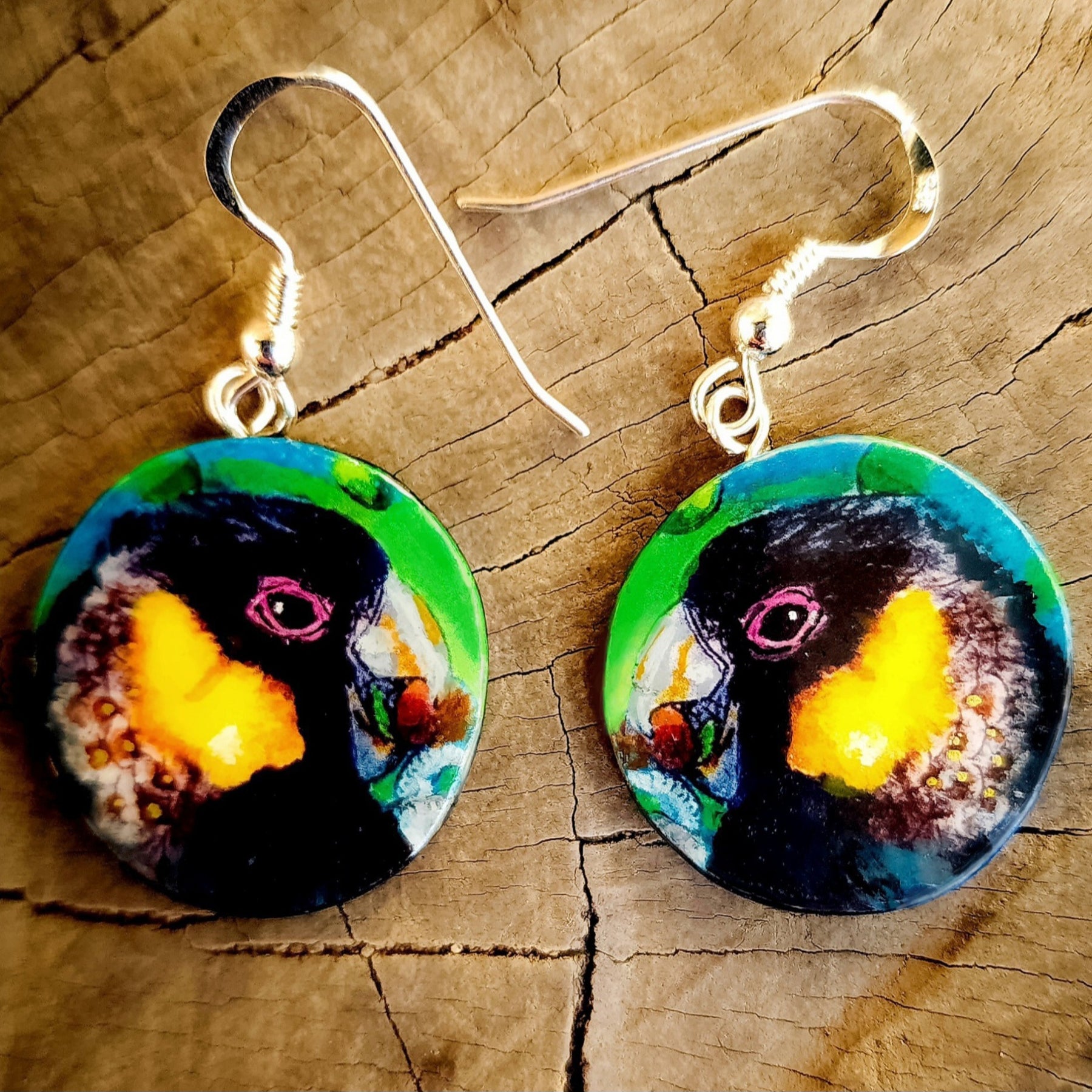 Yellow-tailed cockatoo bird earrings, silver, handpainted, handcarved
