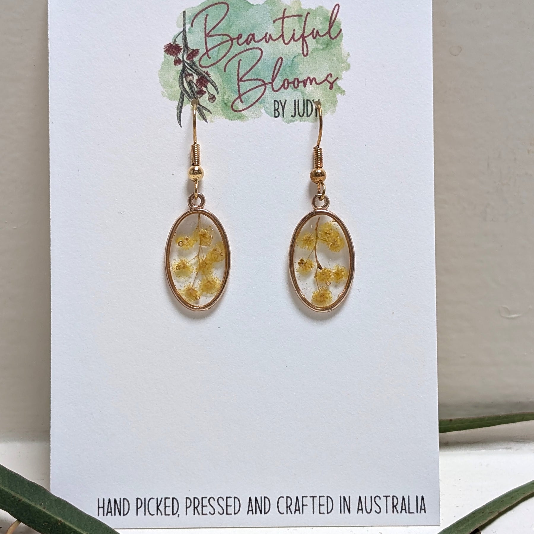 Wattle oval earrings