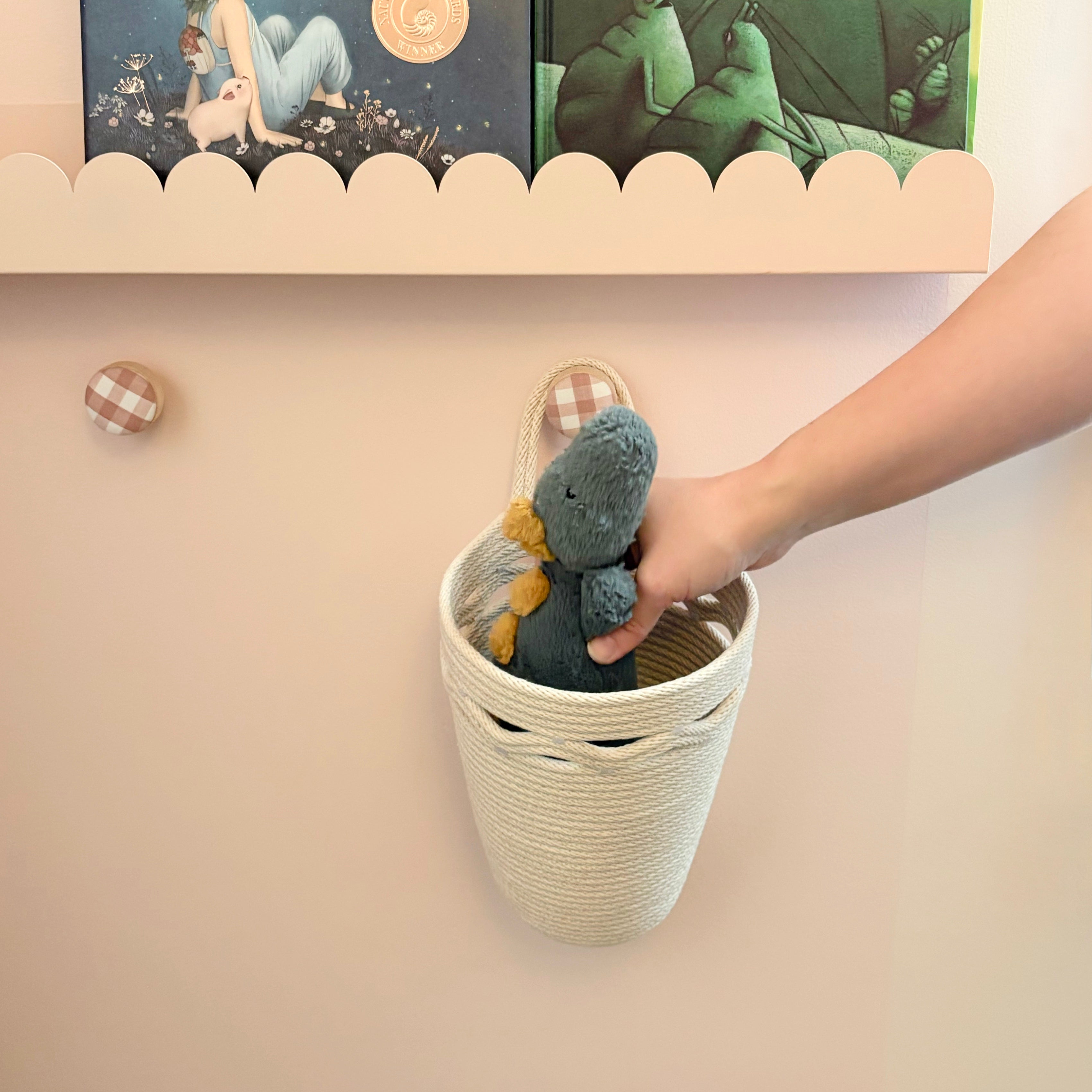 Hanging storage basket with wavy detail