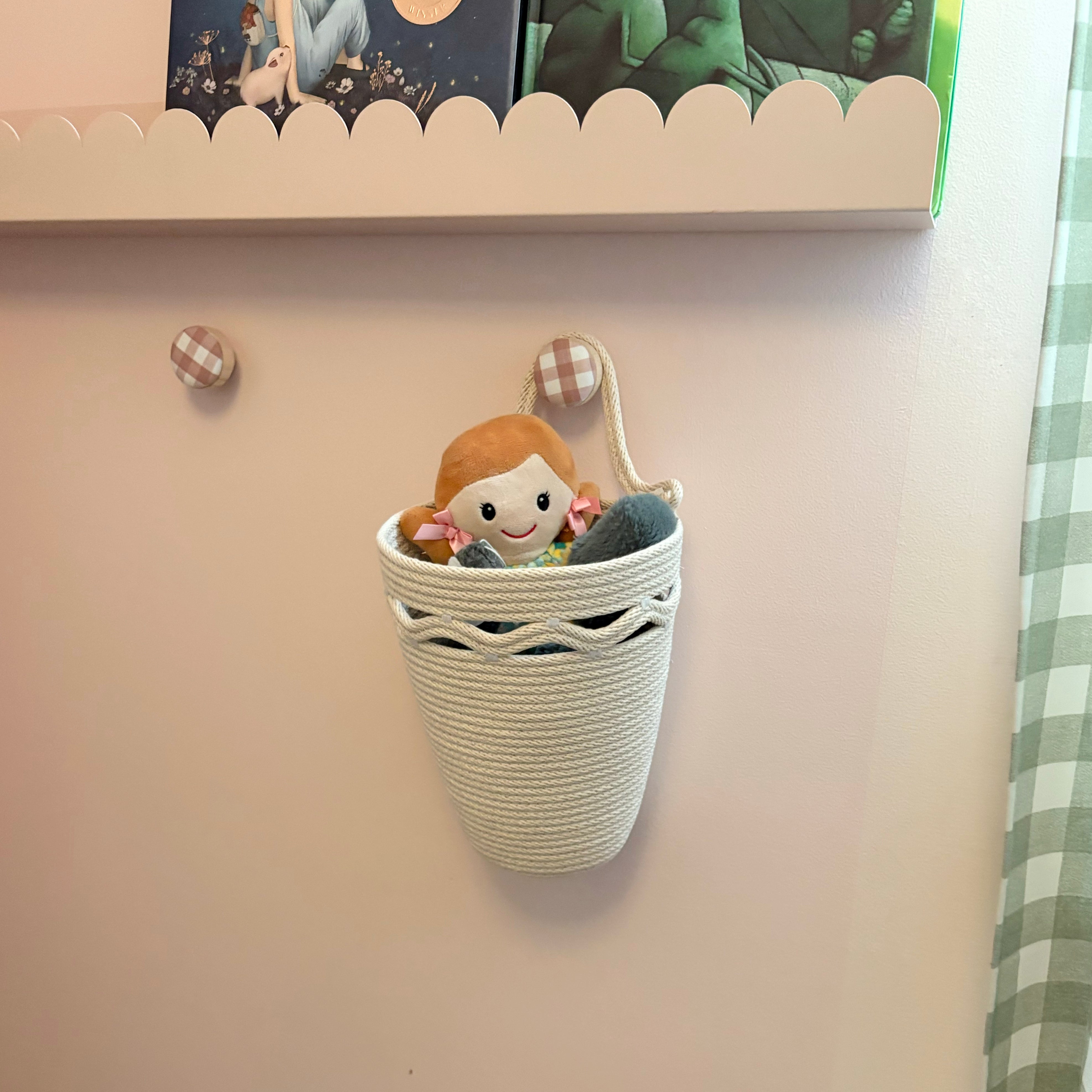 Hanging storage basket with wavy detail