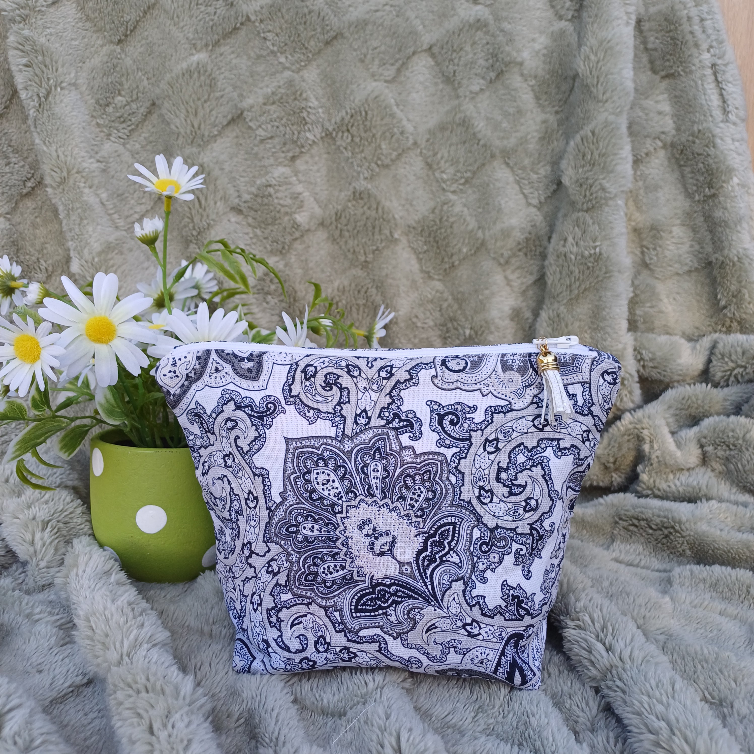 Black & White Filigree Design Zipper Pouch