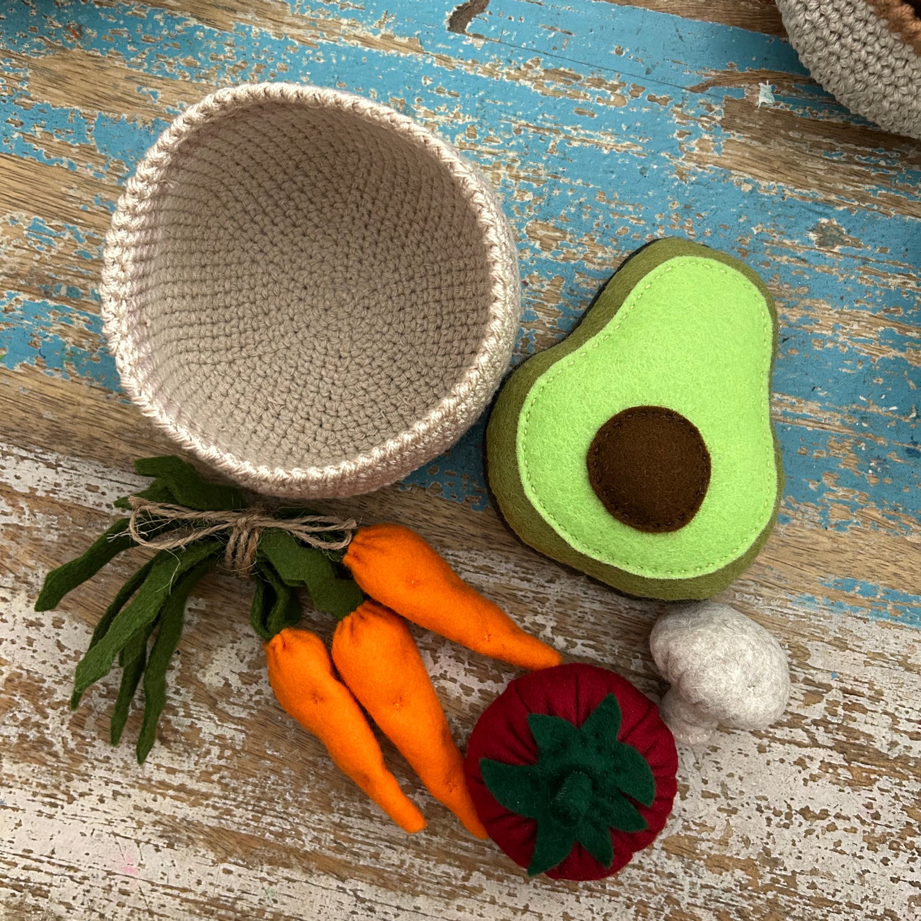 Veggies in a crochet basket (beige trim), felt play food, toddler gift value pack