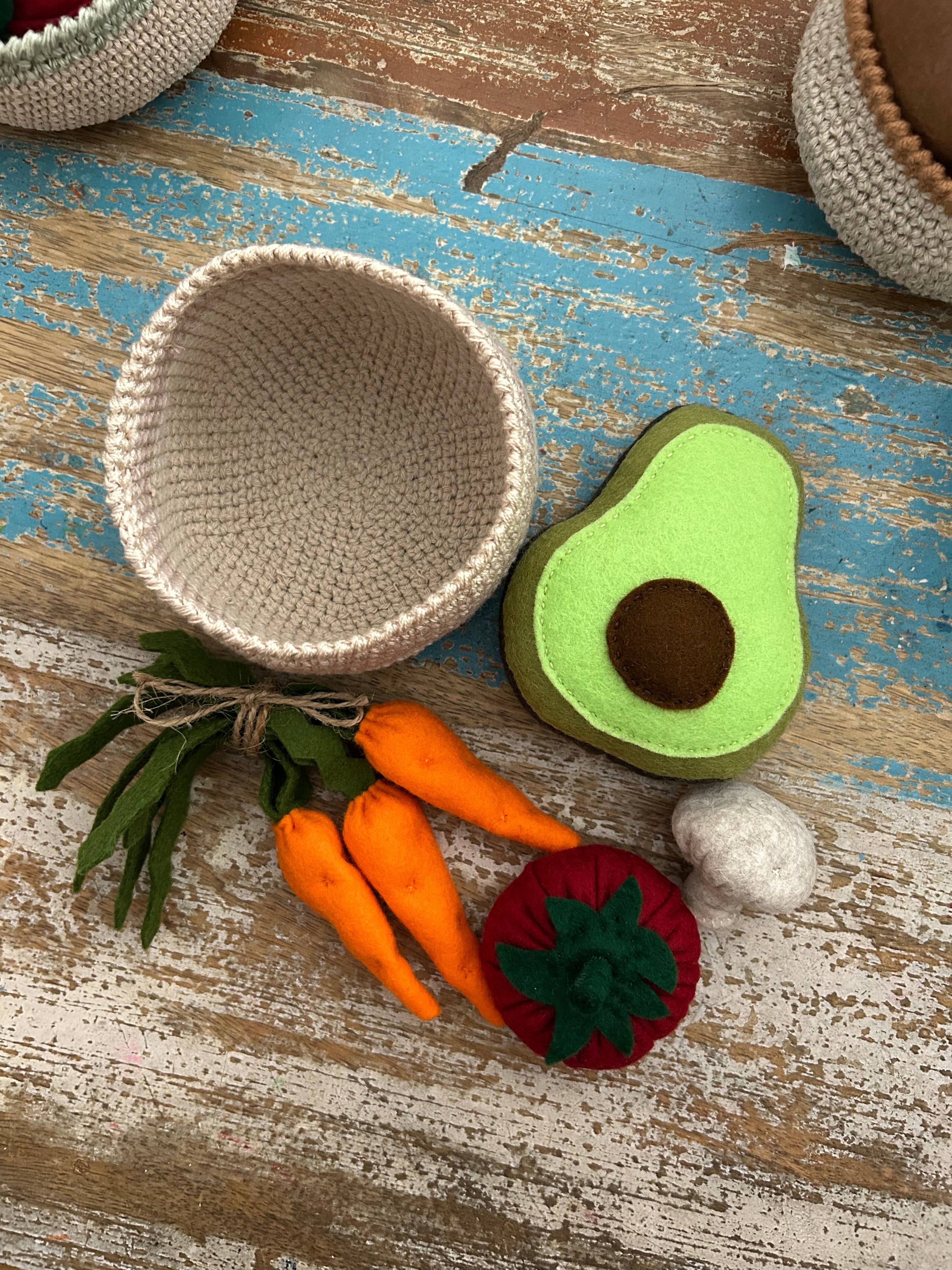 Veggies in a crochet basket (beige trim), felt play food, toddler gift value pack