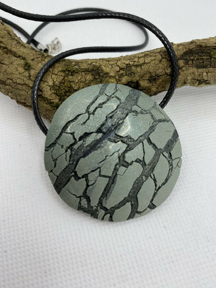 Pendant green black crackle 2