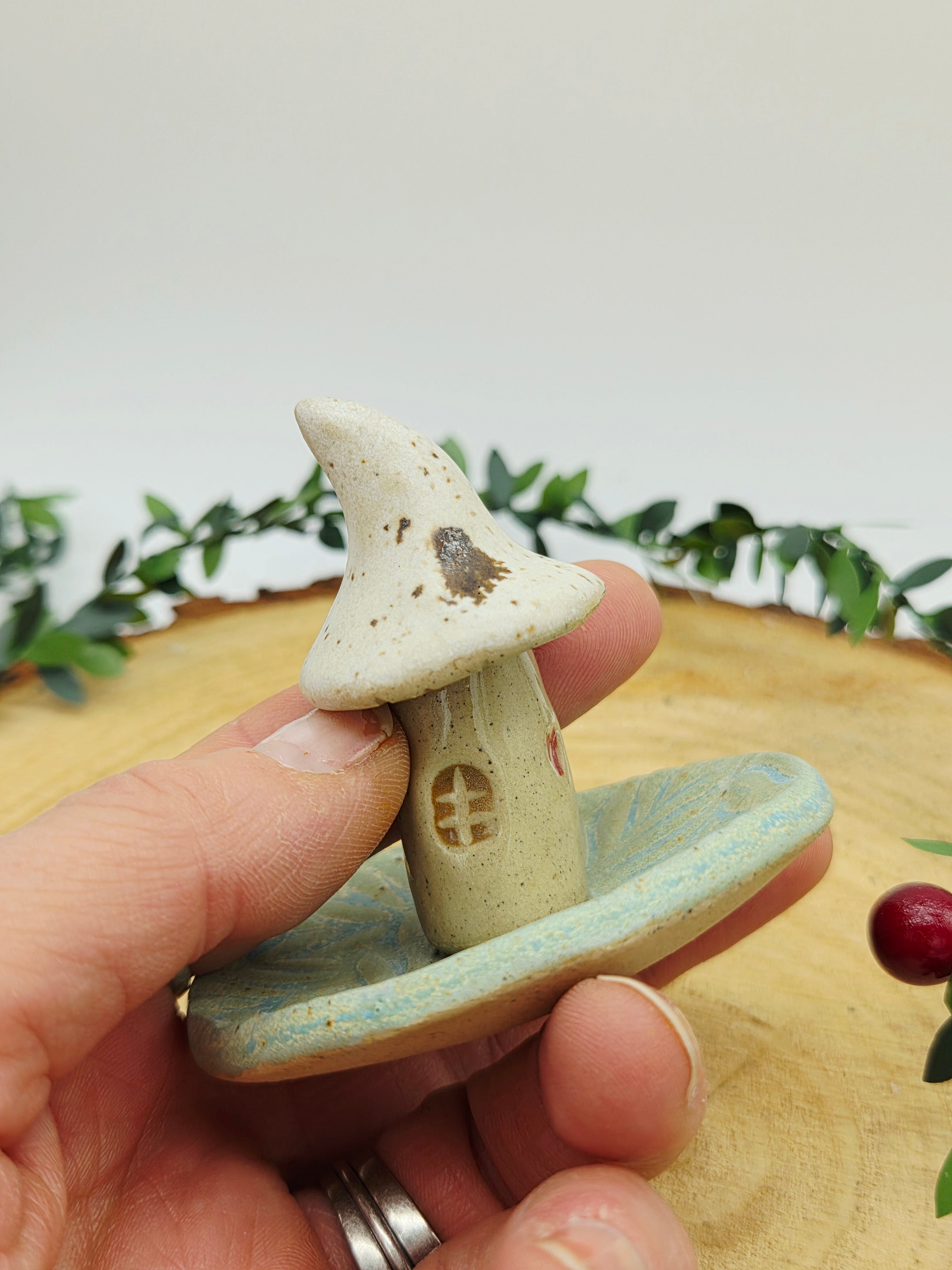 Toadstool Ring Dish Green and Speckle