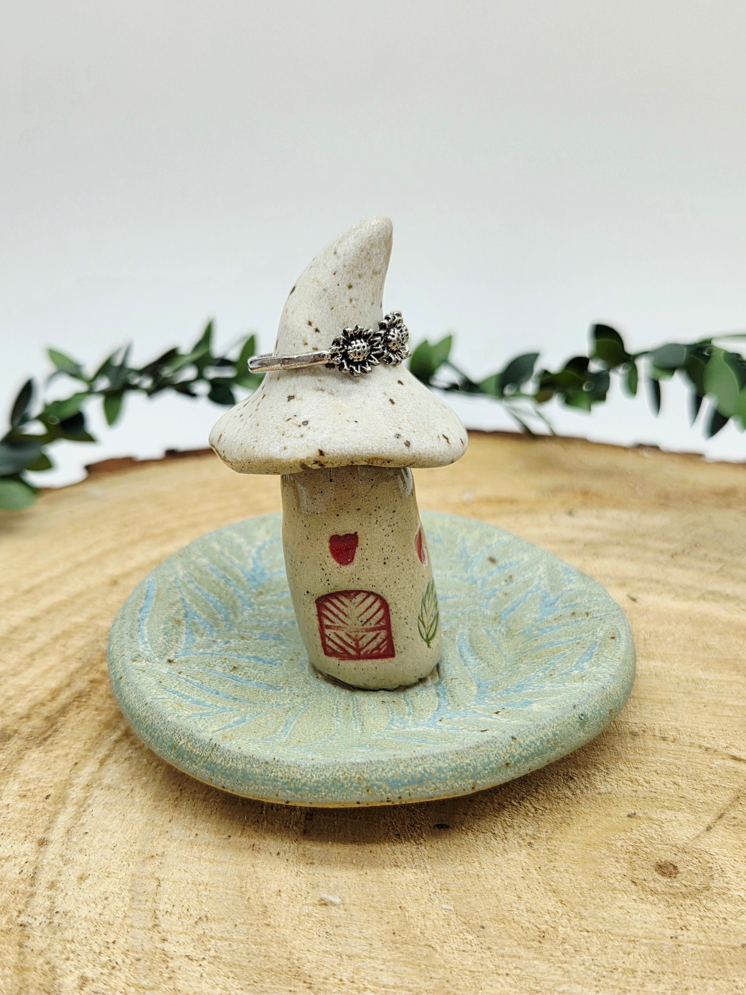 Toadstool Ring Dish Green and Speckle