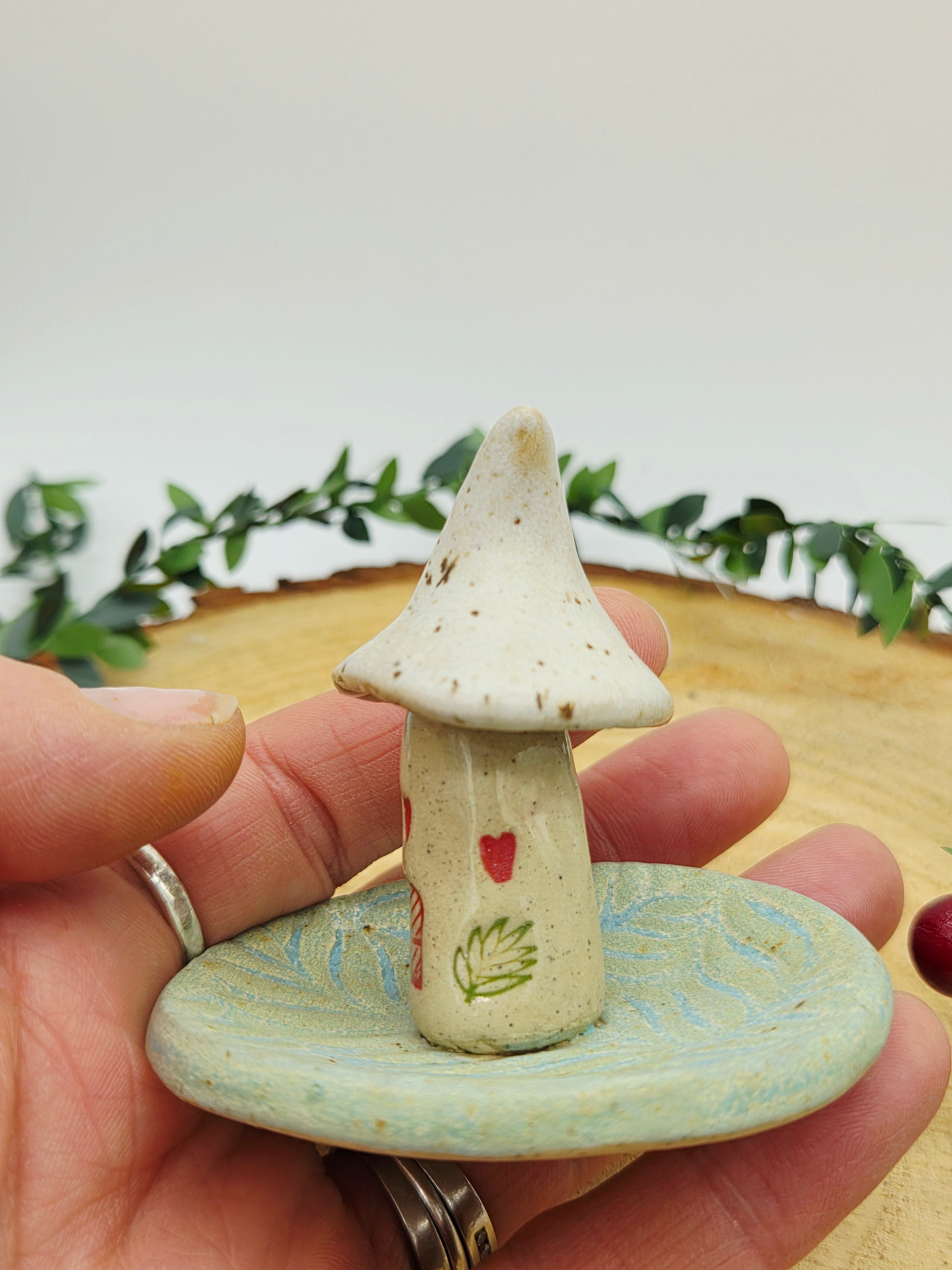 Toadstool Ring Dish Green and Speckle