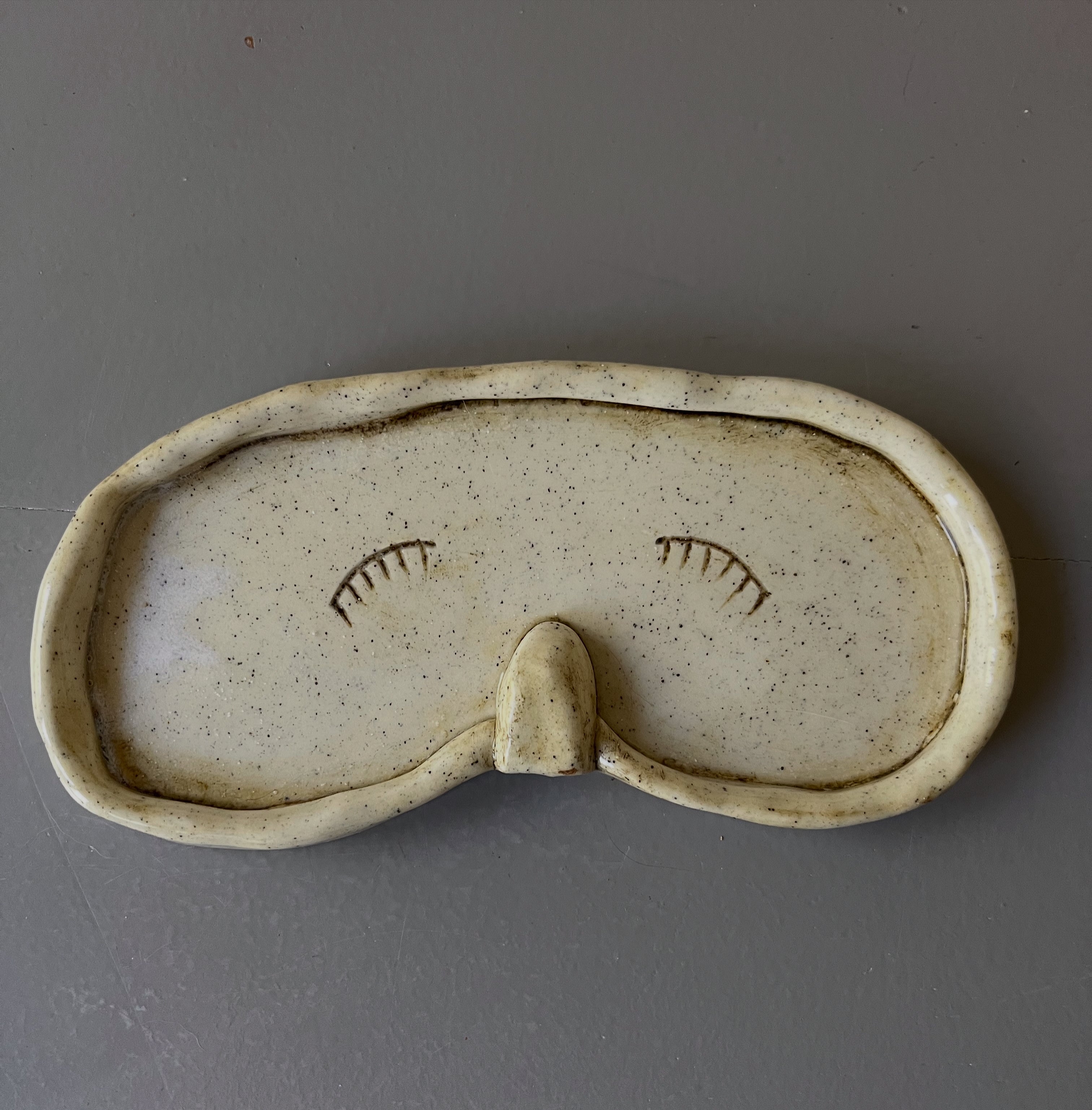 Pottery Glasses Holder