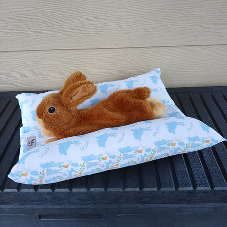 Rabbit  egg blue and white bed for your buns. Pet bedding