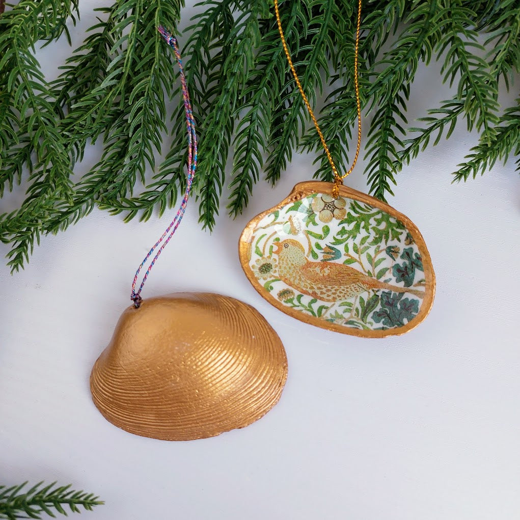 William Morris Strawberry Thief - Real pipi clam shell - Hanging Christmas ornament