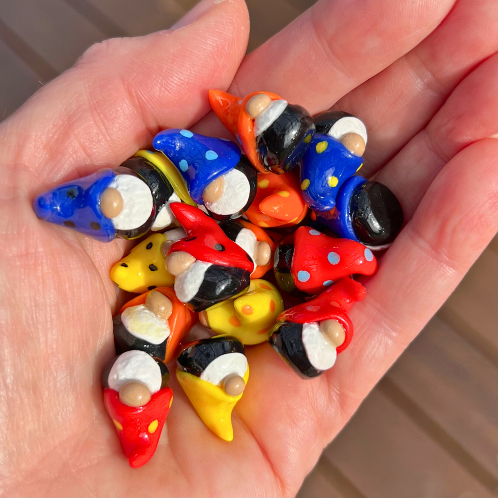 Sweet mini gnomes (set of 16)