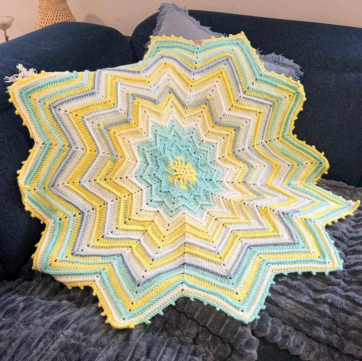 #065 Star Lap Blanket/ Throw Rug