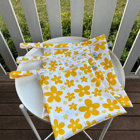 READY MADE Water-resistant wet bags - Yellow Daisies (Annette Winter)