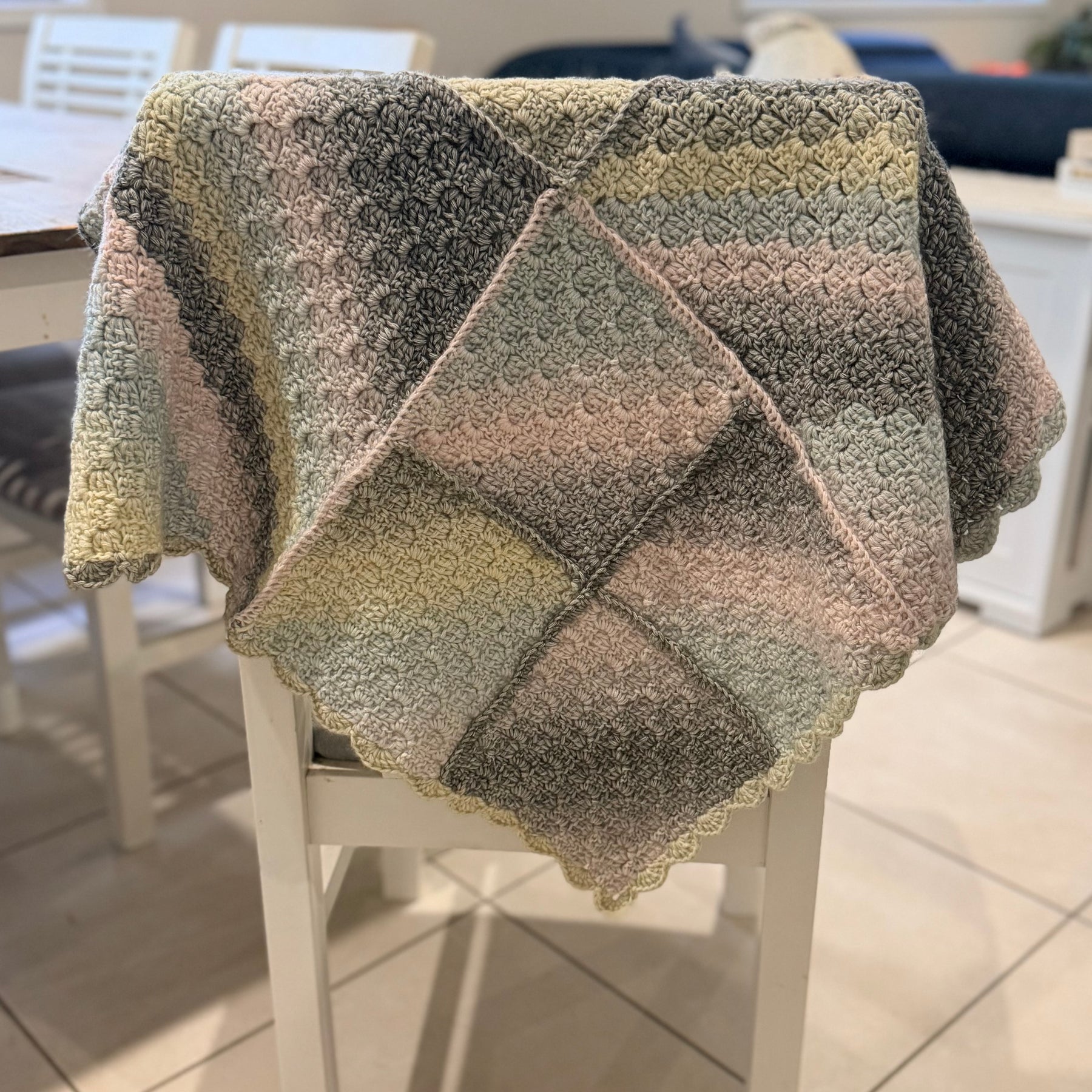 #052 Corner to Corner Squares Lap Blanket/ Throw Rug
