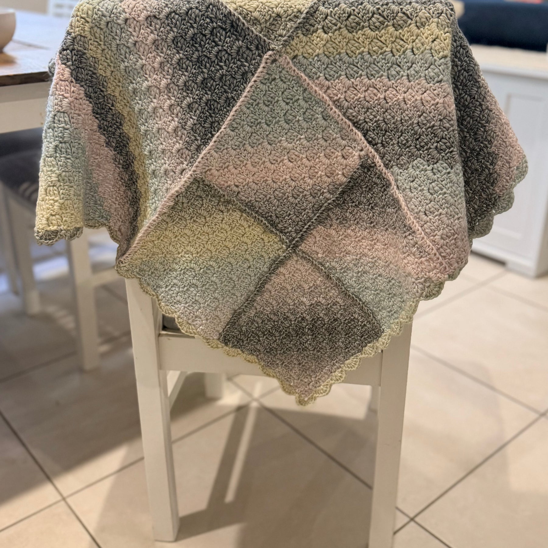 #052 Corner to Corner Squares Lap Blanket/ Throw Rug