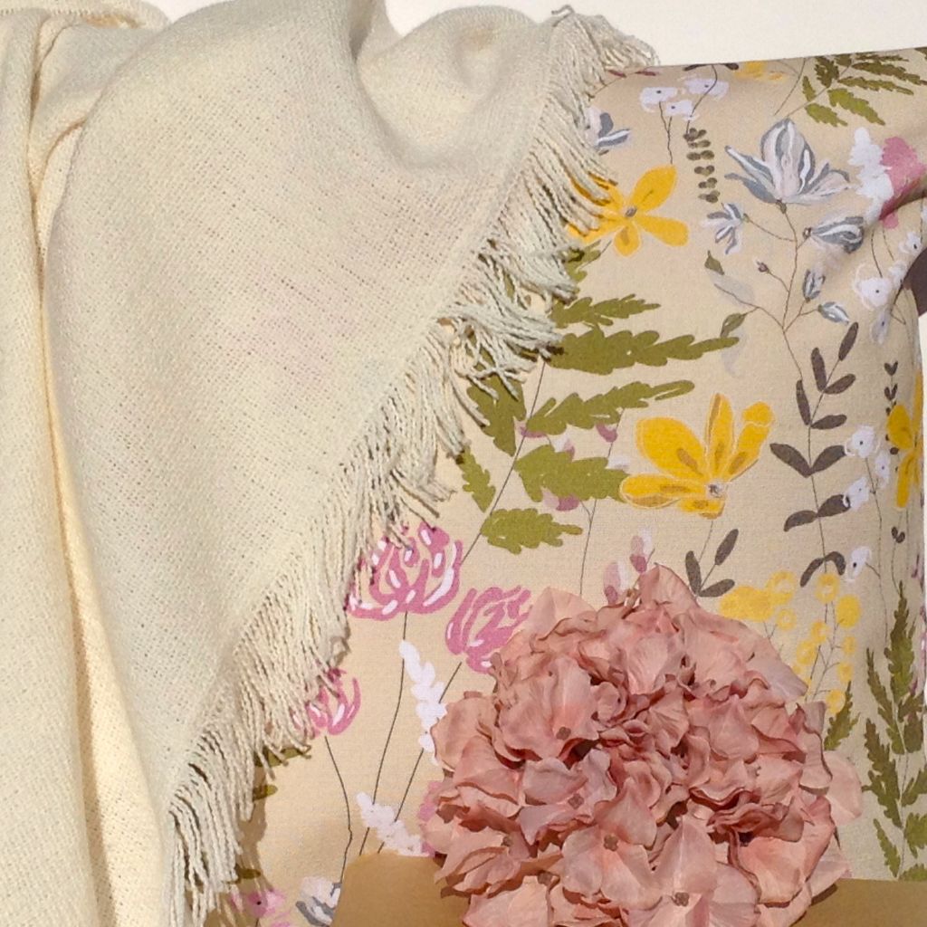 Beige Floral Cushion Cover - Country Farmhouse decor 45x45cm