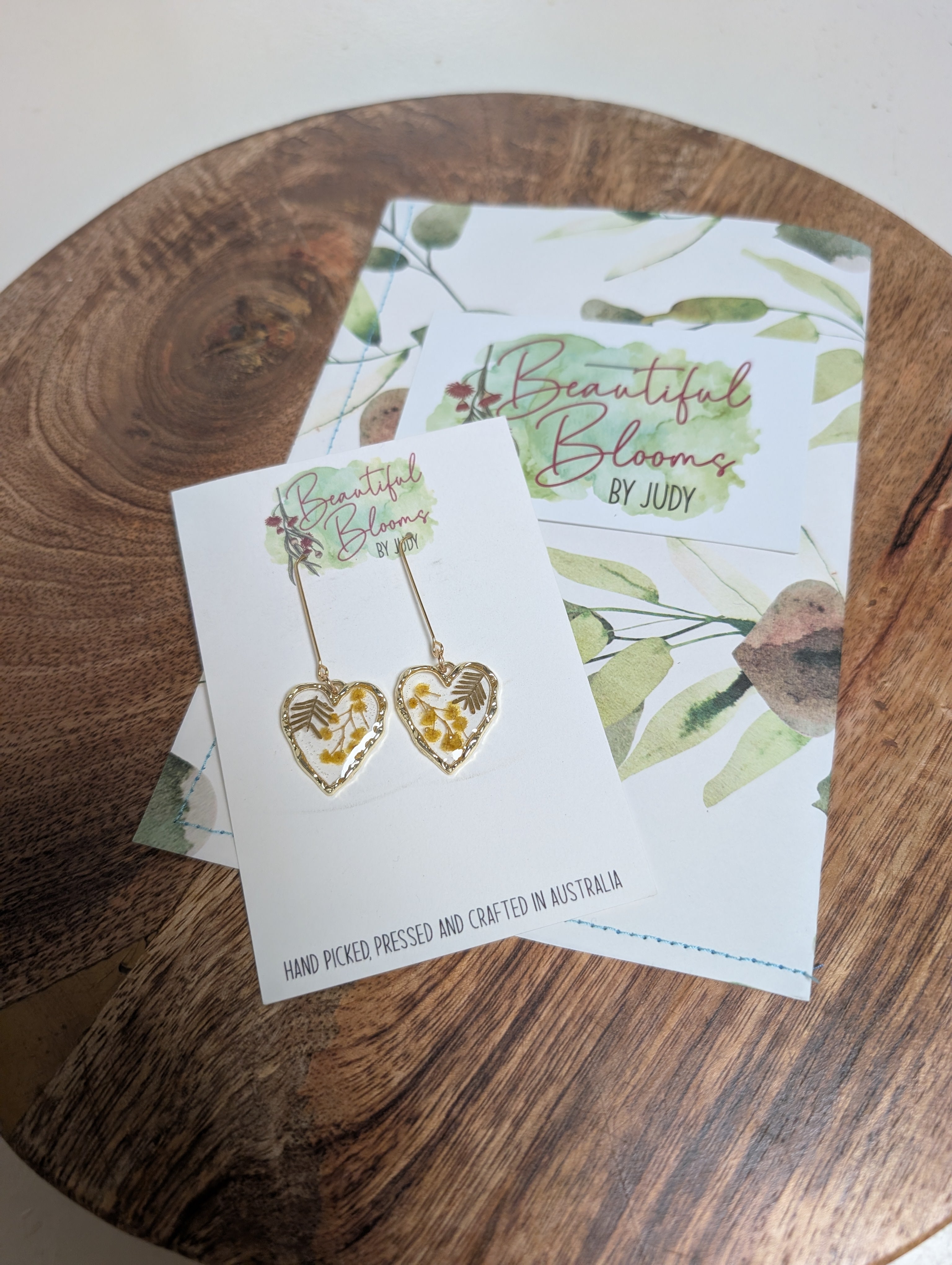Elegant wattle earrings