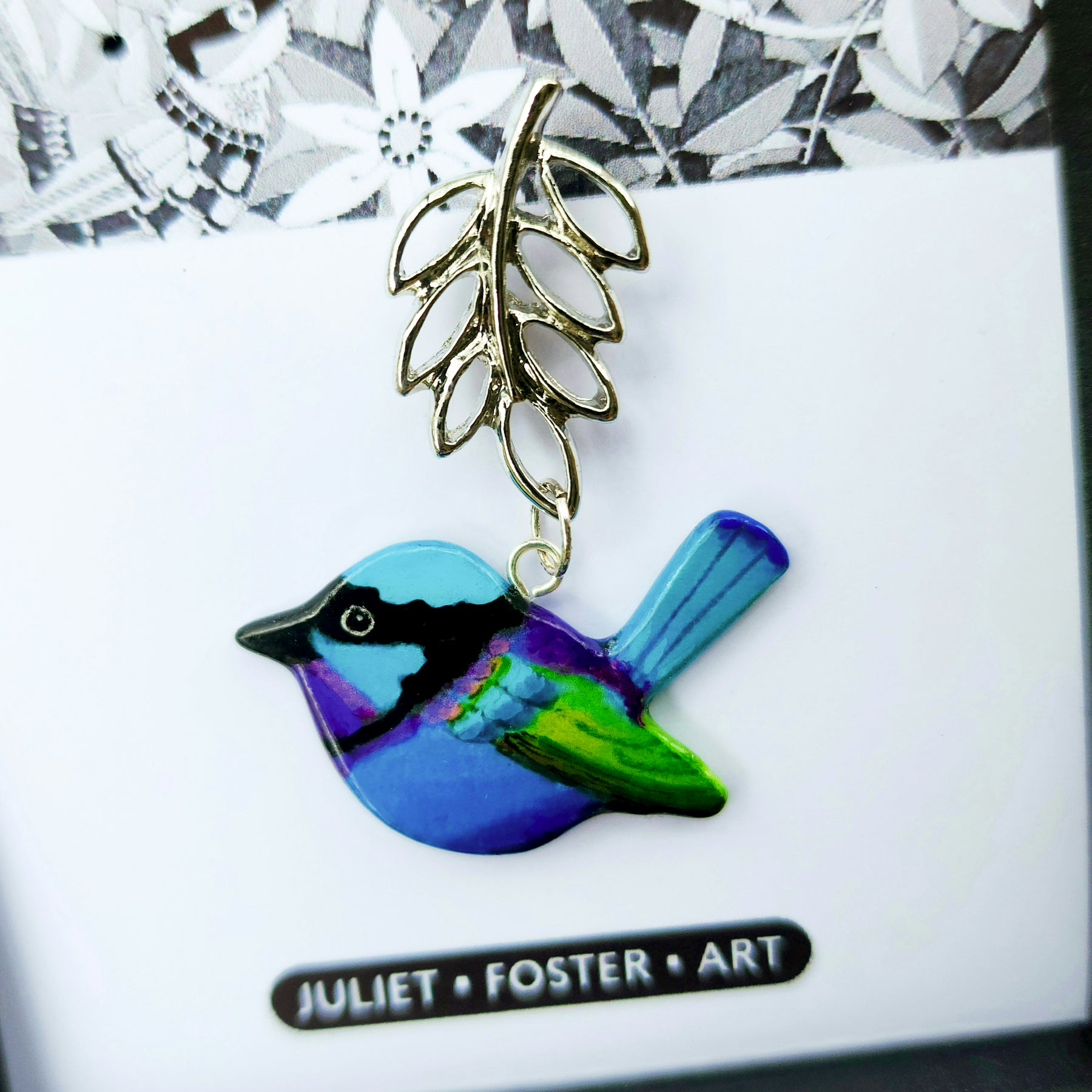Fairy-wren bird brooch handpainted, handcarved