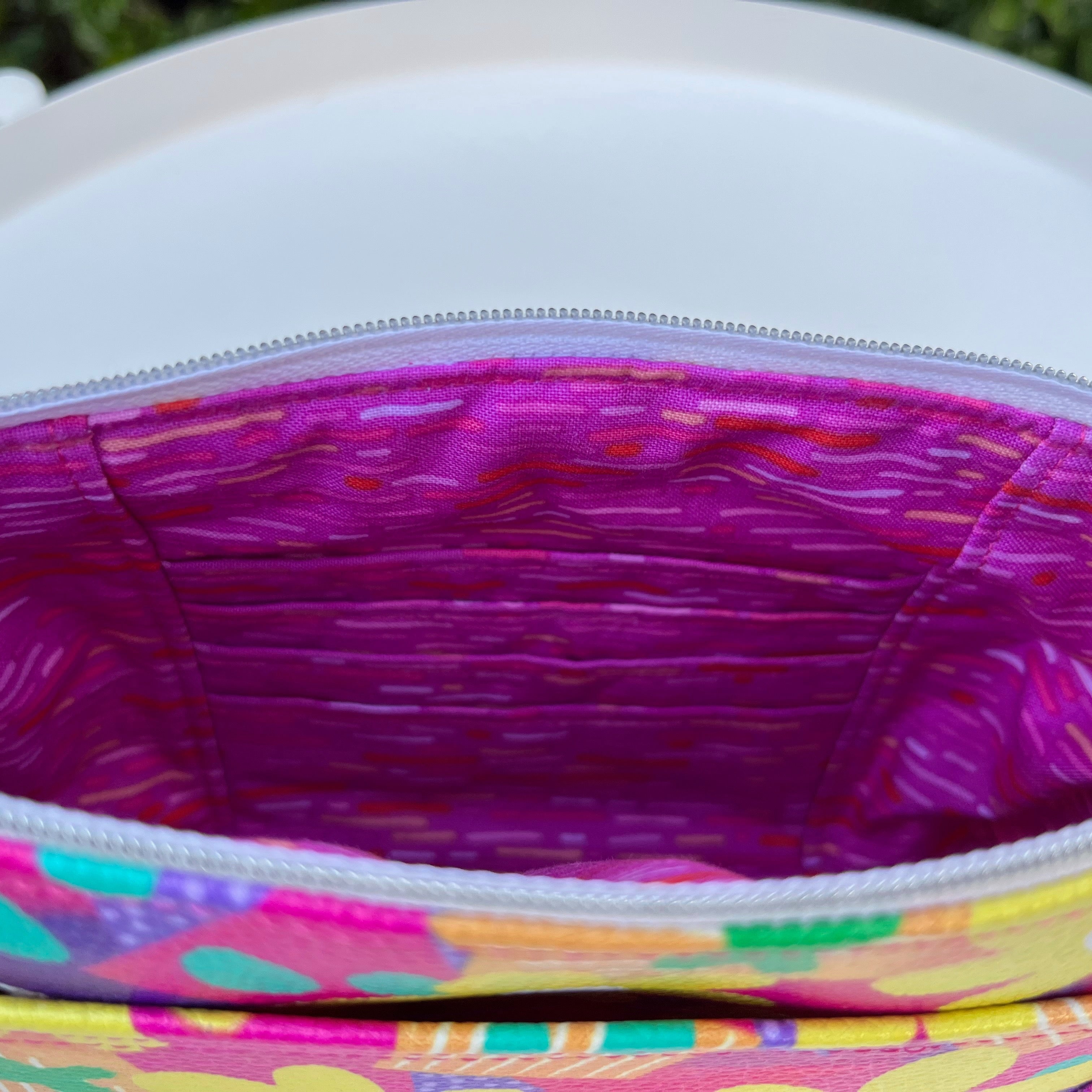 Norfolk Pouch - Daisy Dazzler with pink
