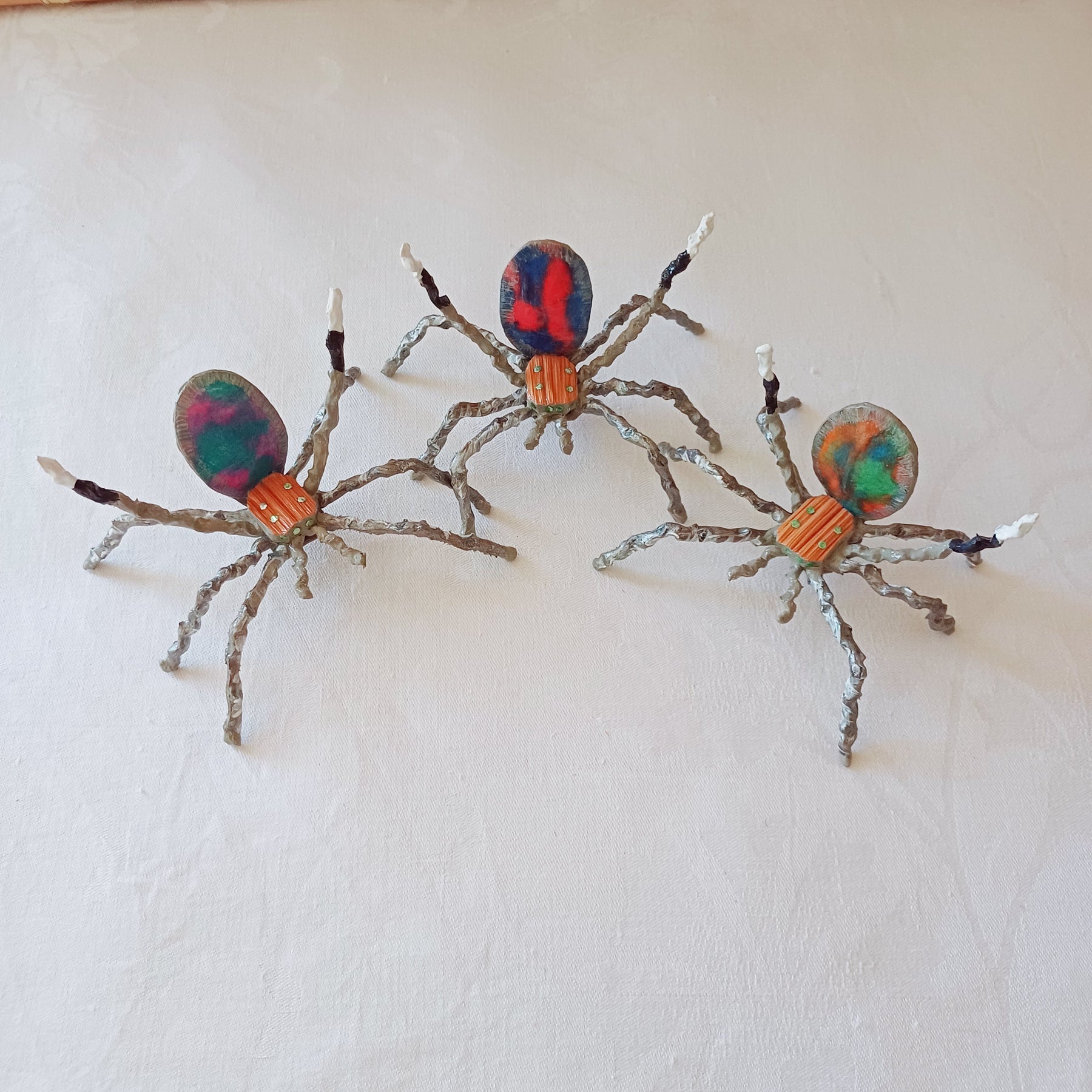 Dancing Spider figurine, palm leaf, small gift, Kantakoru