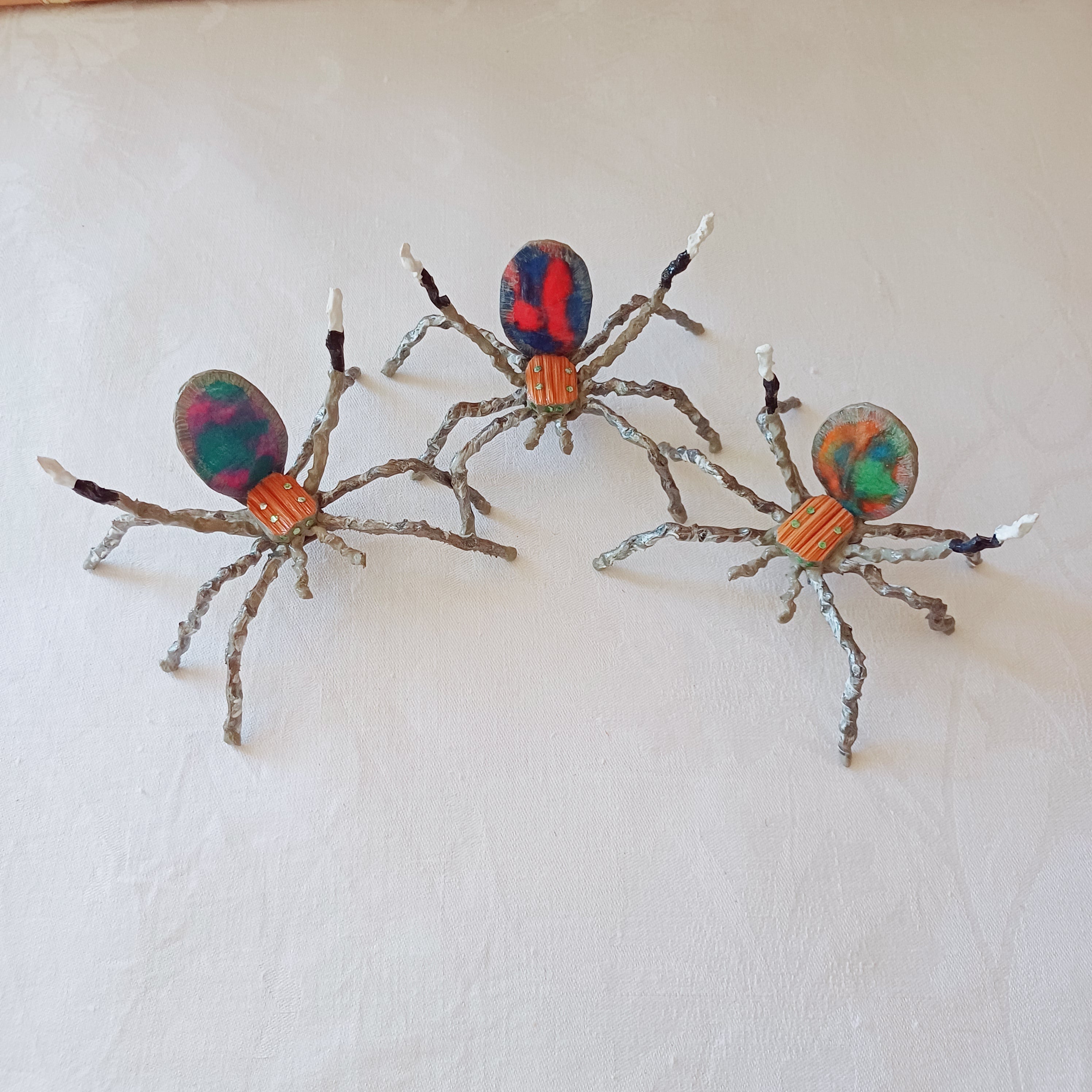 Dancing Spider figurine, palm leaf, small gift, Kantakoru