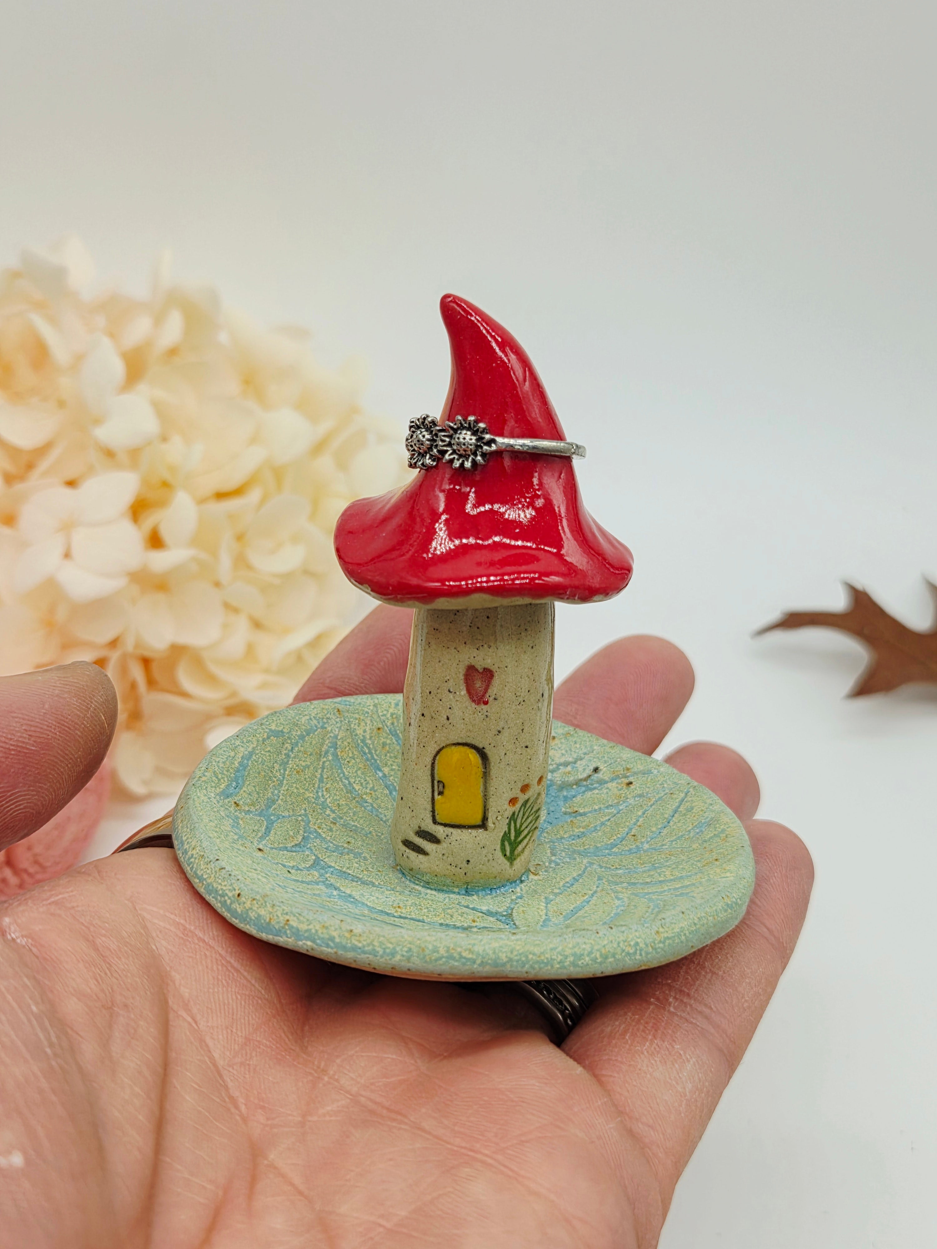 Toadstool Ring Dish Green and Red