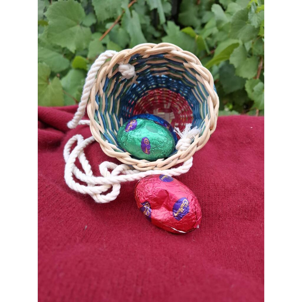 EASTER BASKET HANGING GARLIC CHILD