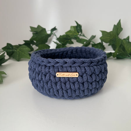 Small crochet basket - colour Denim