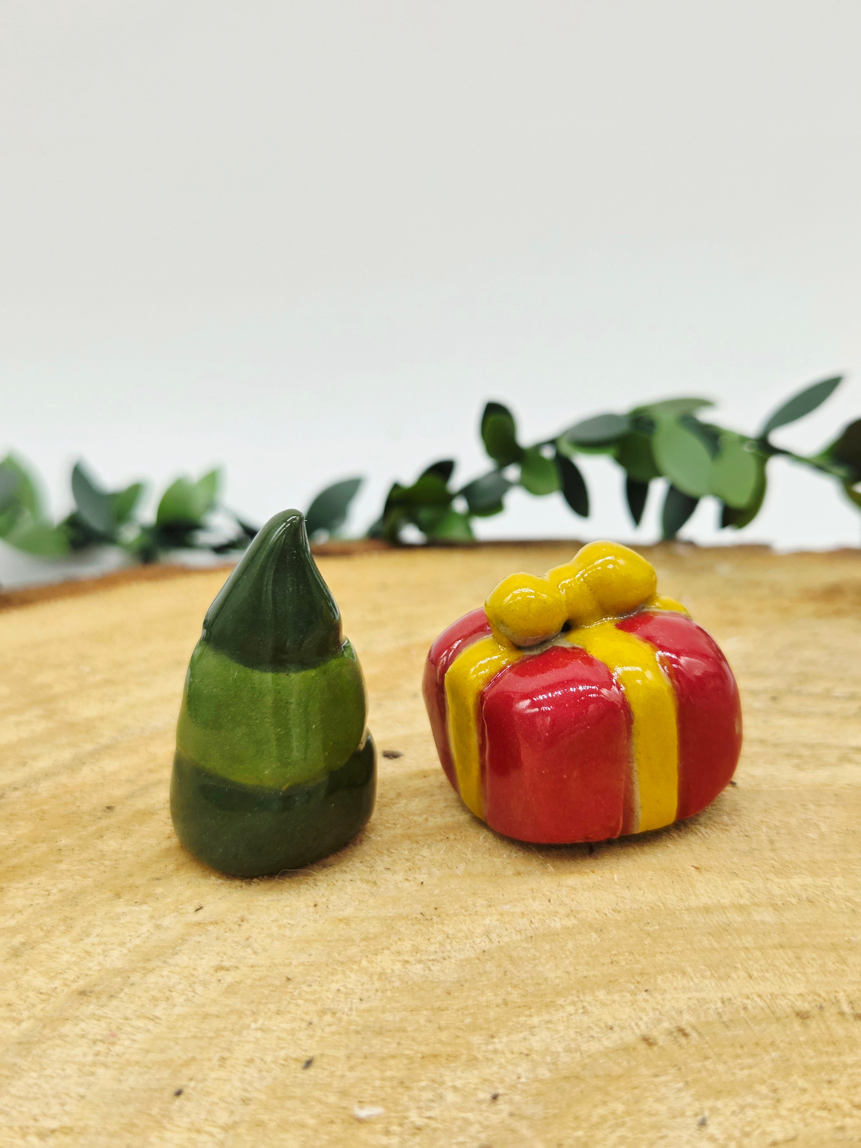 2 x tiny Christmas Ceramics - Present and Christmas Tree
