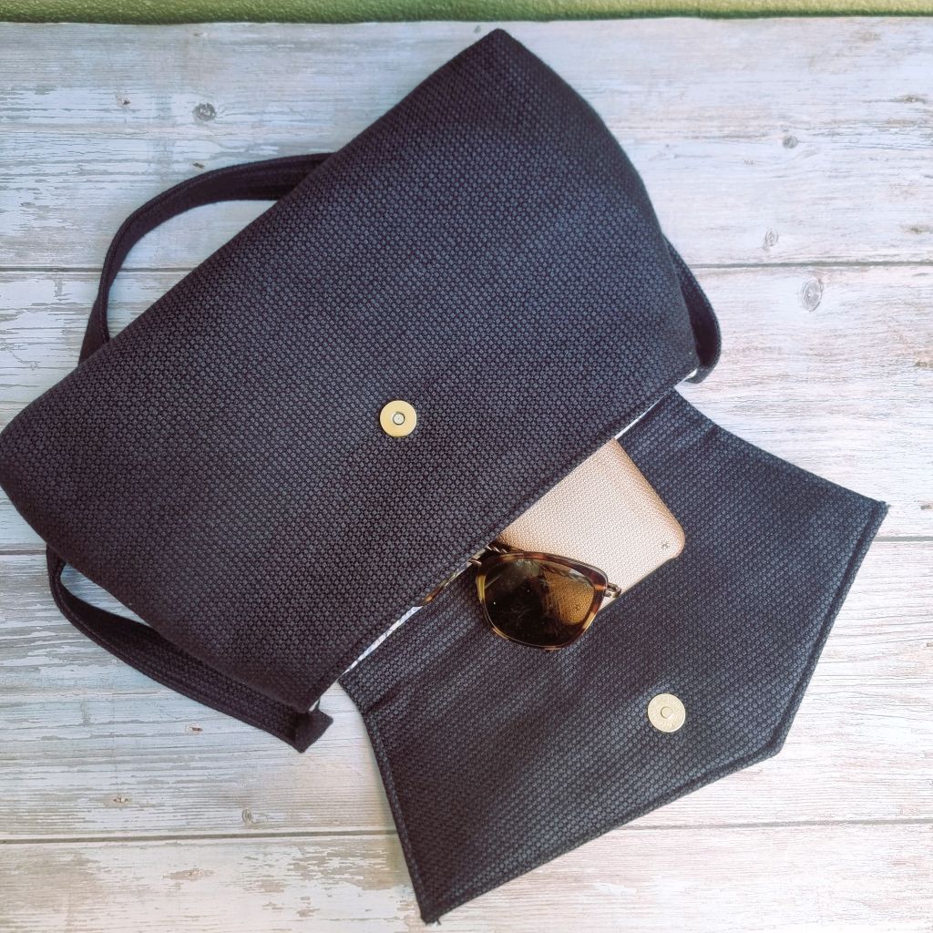Classic vintage style handbag - deep purple