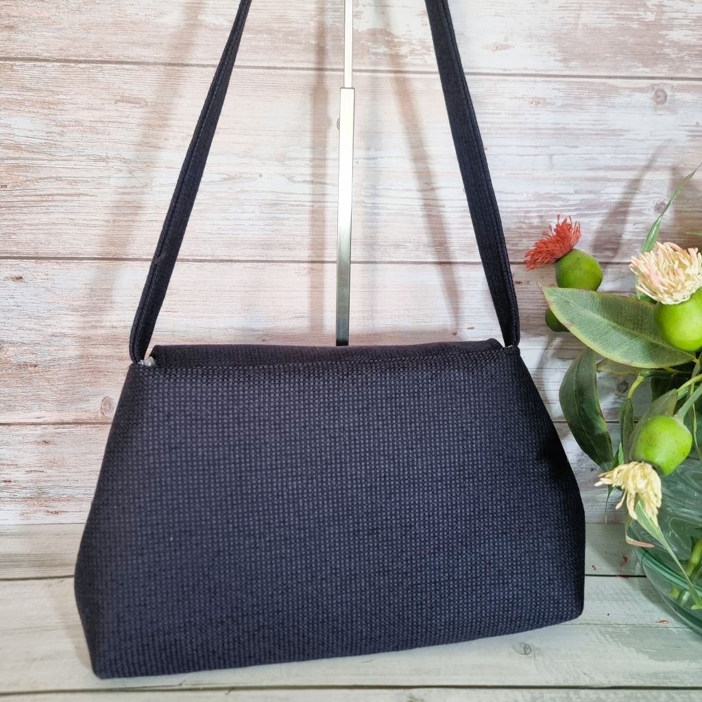 Classic vintage style handbag - deep purple